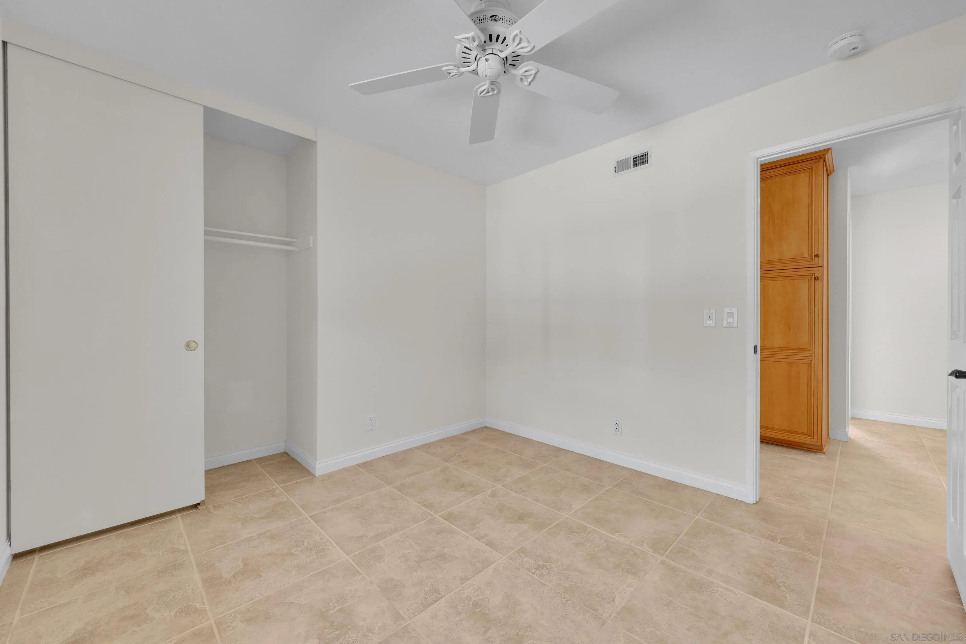 https://cdn.realtyfeed.com/cdn/127/260006960/8af2826ec7e1f0692f6156697d733874.webp