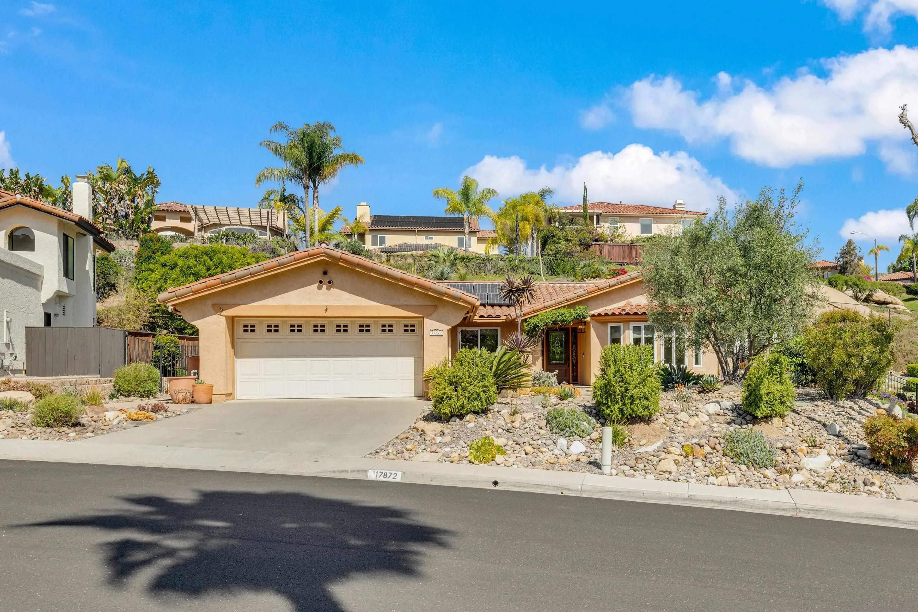 https://cdn.realtyfeed.com/cdn/127/260006960/af9410eda734758fc99e16ddb71e47f1.webp