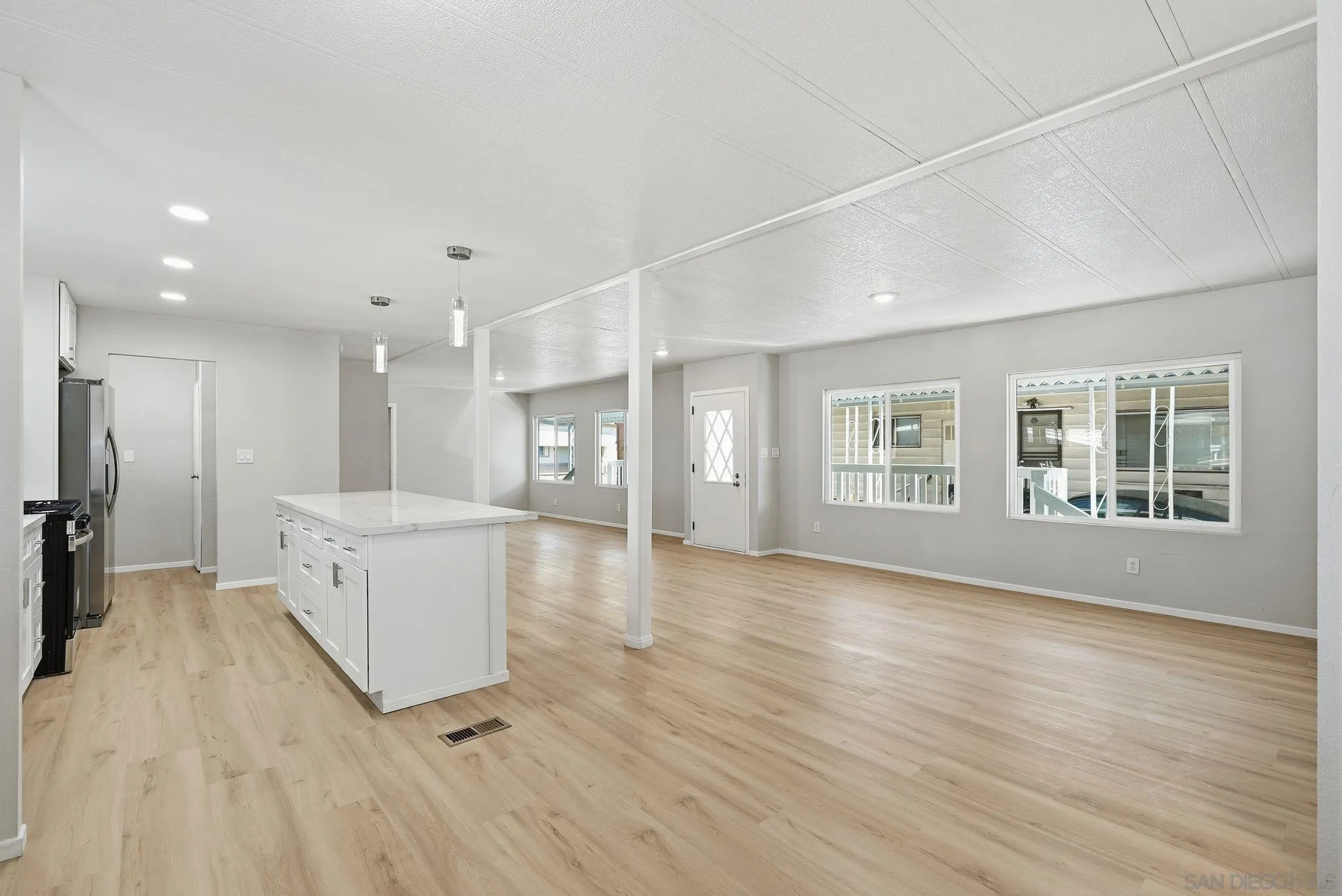 https://cdn.realtyfeed.com/cdn/127/260006961/887370050304261659ad01e9a420564d.webp