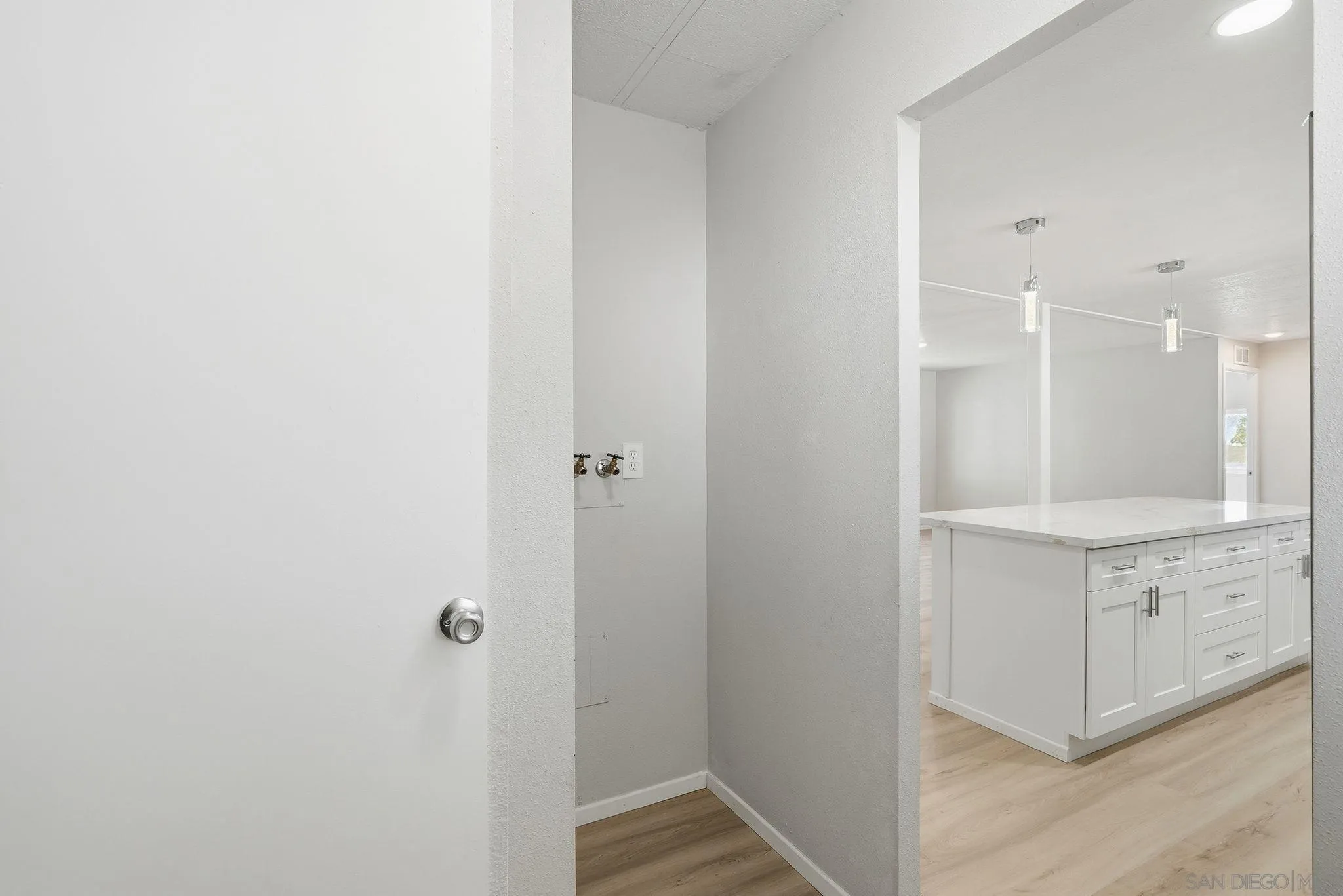 https://cdn.realtyfeed.com/cdn/127/260006961/ba6cb81daffaea7c1d3375ed956af118.webp