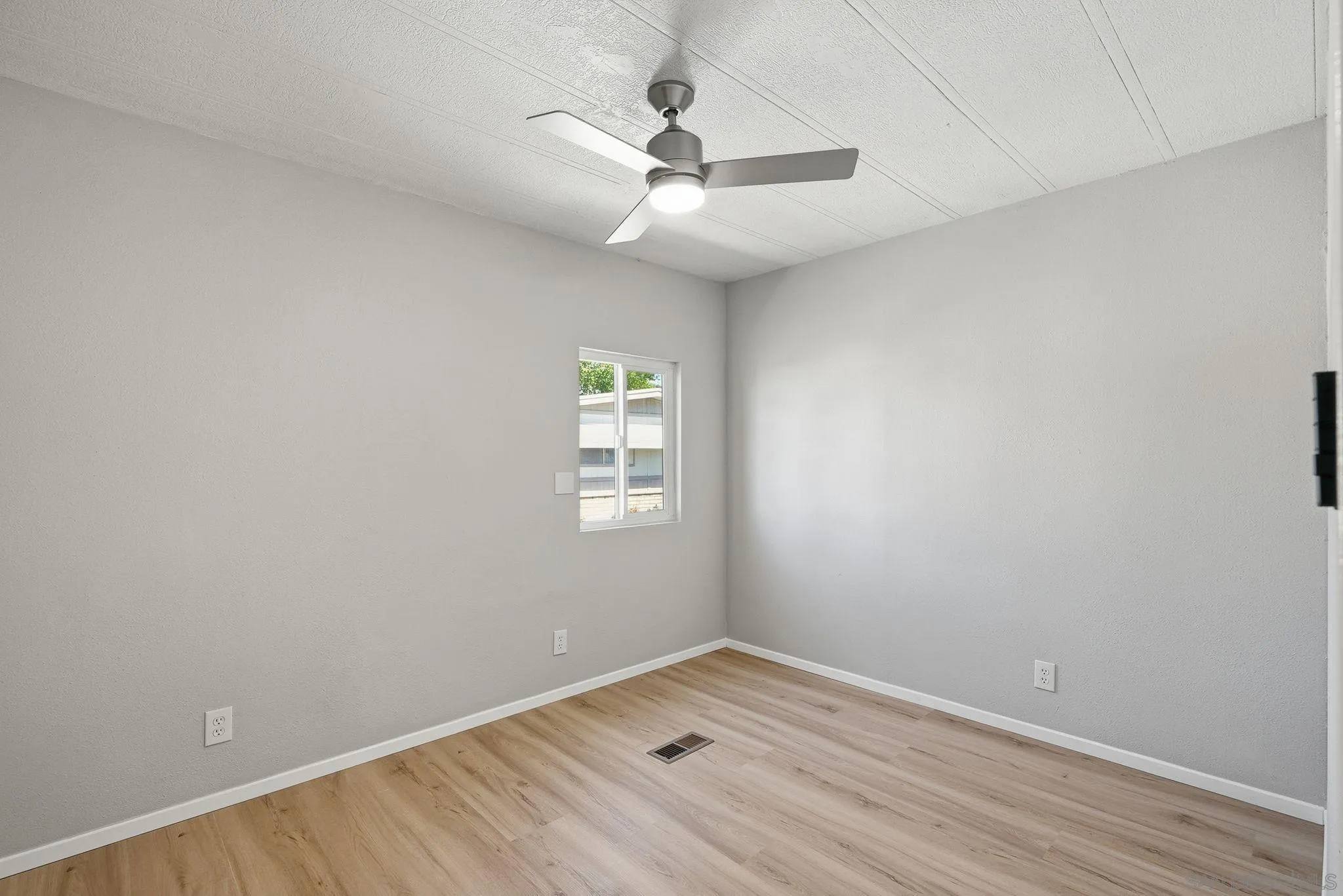 https://cdn.realtyfeed.com/cdn/127/260006961/fea23e725b82ab9c8685f6c654fd42d5.webp