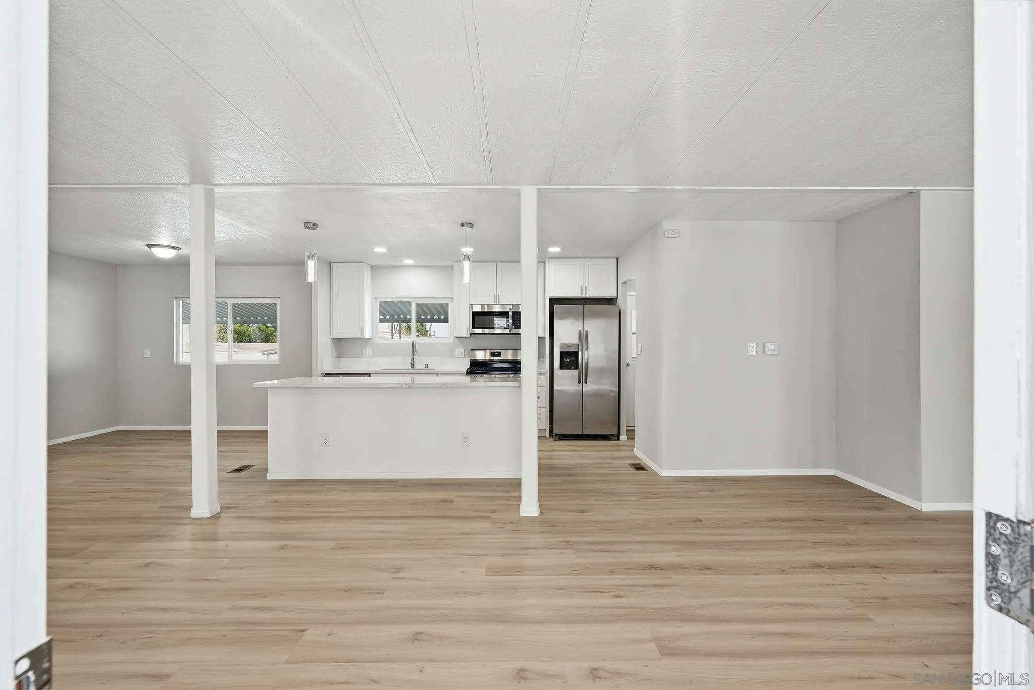 https://cdn.realtyfeed.com/cdn/127/260006961/fff8644b1687df77bfd803b3706b1d17.webp