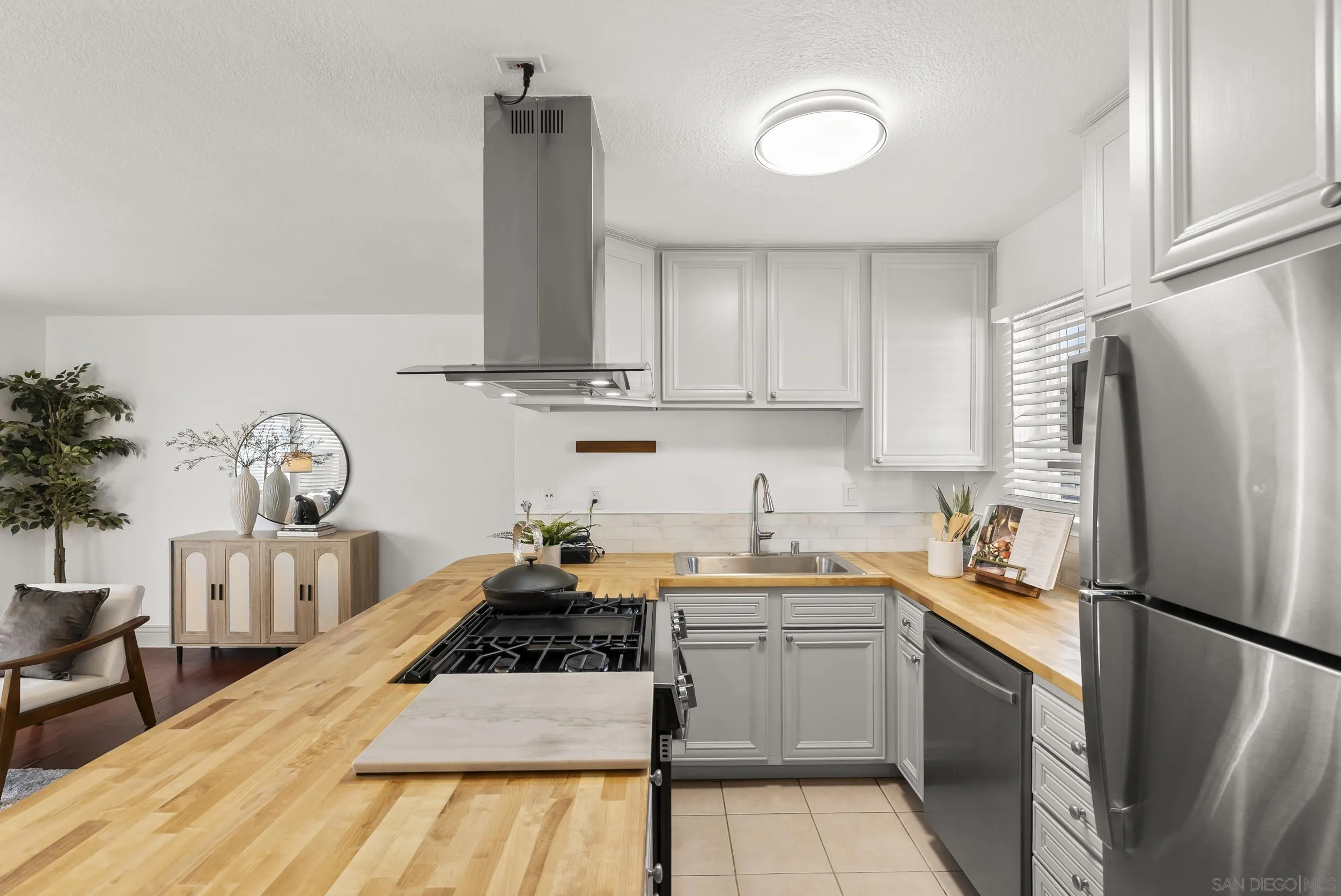 Photo #12: 260006963 Listing: Photo #12