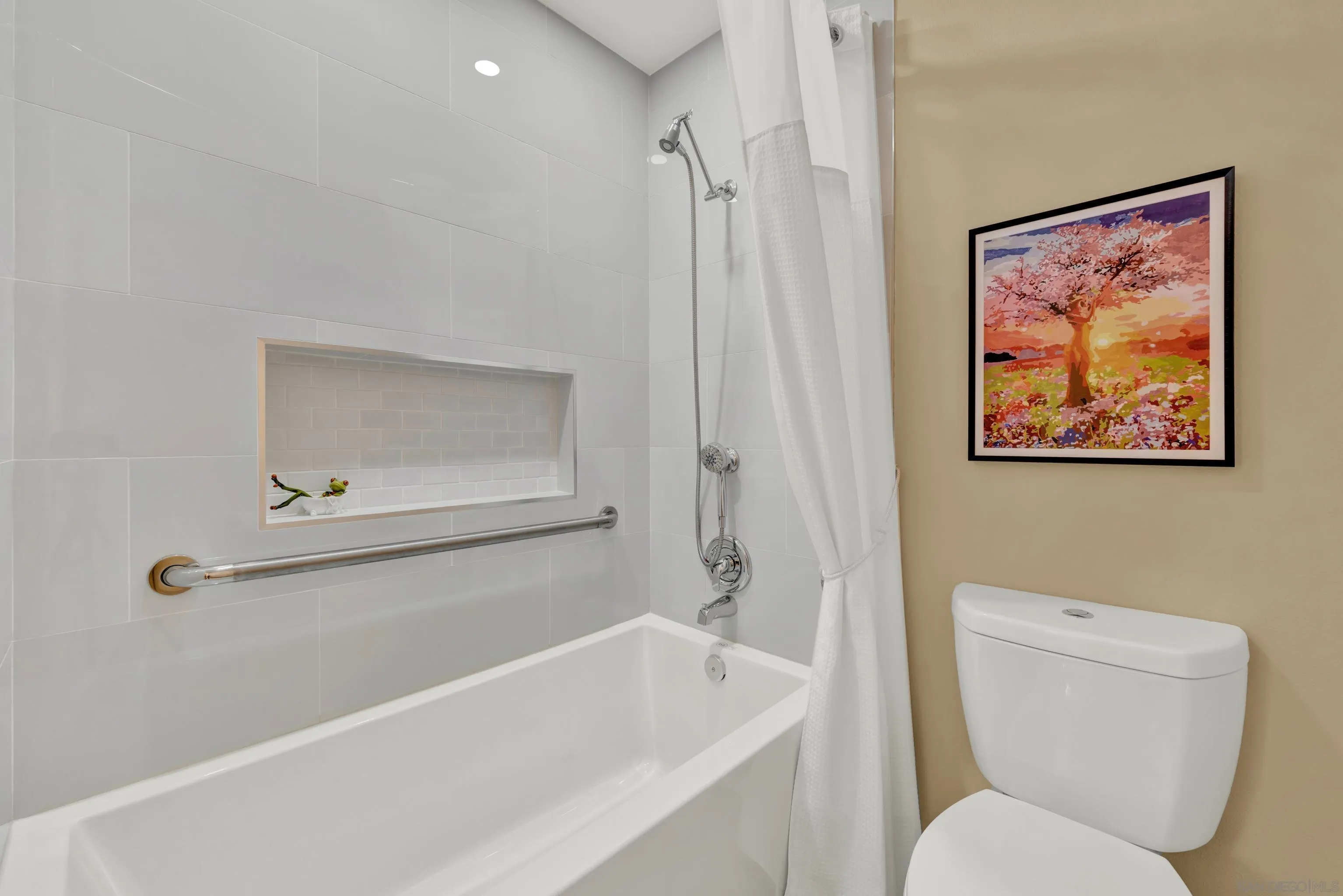 https://cdn.realtyfeed.com/cdn/127/260006968/edd7a73f7c5583bf4de7f2ede31beab2.webp