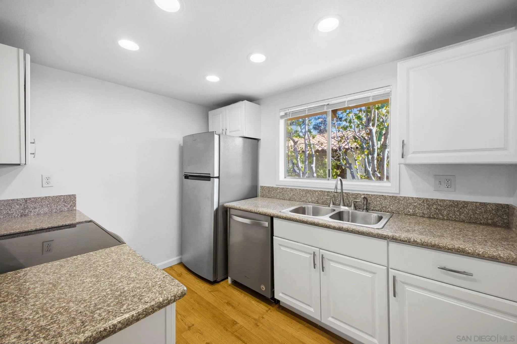 Photo #4: 260006971 Listing: Photo #4