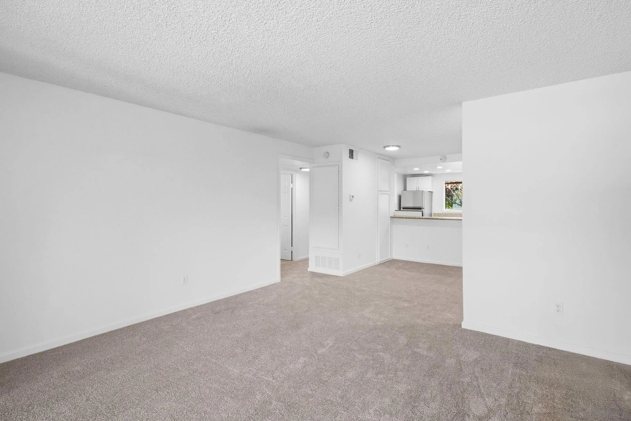 Photo #11: 260006971 Listing: Photo #11