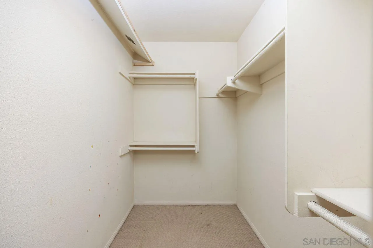 https://cdn.realtyfeed.com/cdn/127/260006972/07ae359d0ac56c966a83a2c996834d94.webp