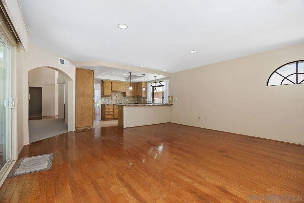 https://cdn.realtyfeed.com/cdn/127/260006972/378560a1334743bdddf7c60d6e885753.webp