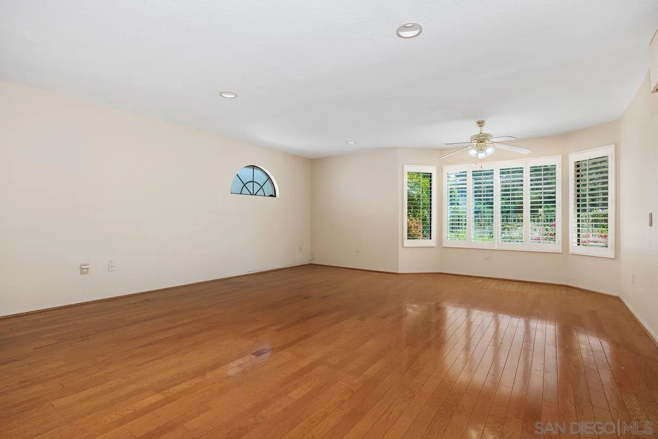 https://cdn.realtyfeed.com/cdn/127/260006972/61c6fc120141921cd625b0b7193868b2.webp