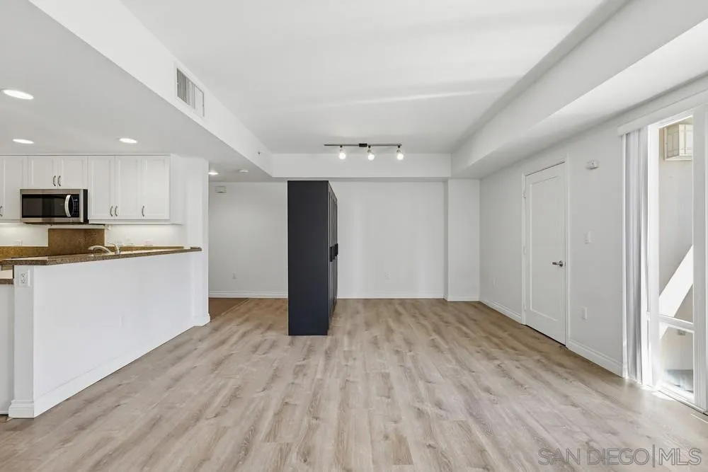 Photo #9: 260006974 Listing: Photo #9