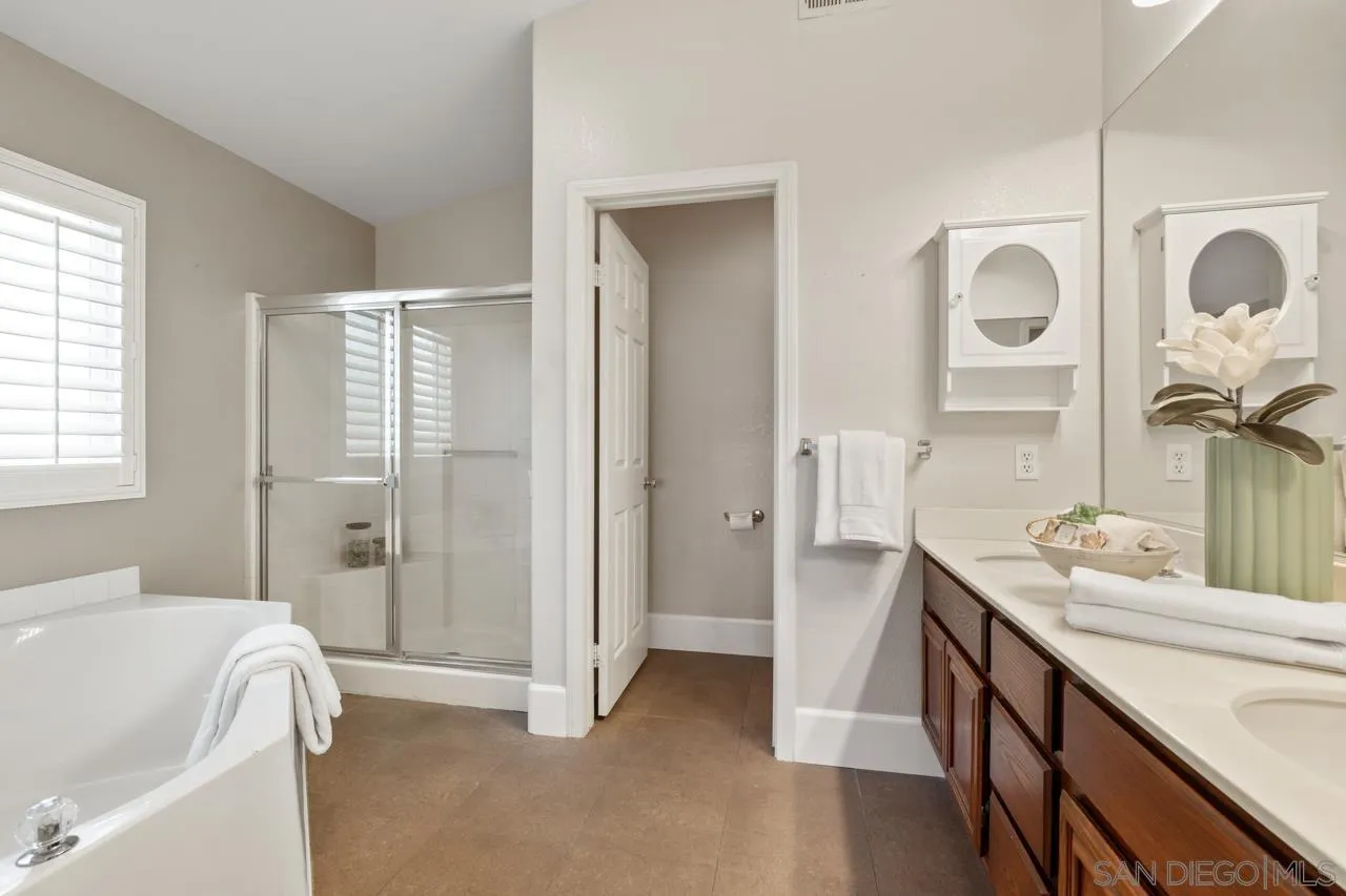 https://cdn.realtyfeed.com/cdn/127/260006977/4712df807f27e3412e01018d066bbb84.webp
