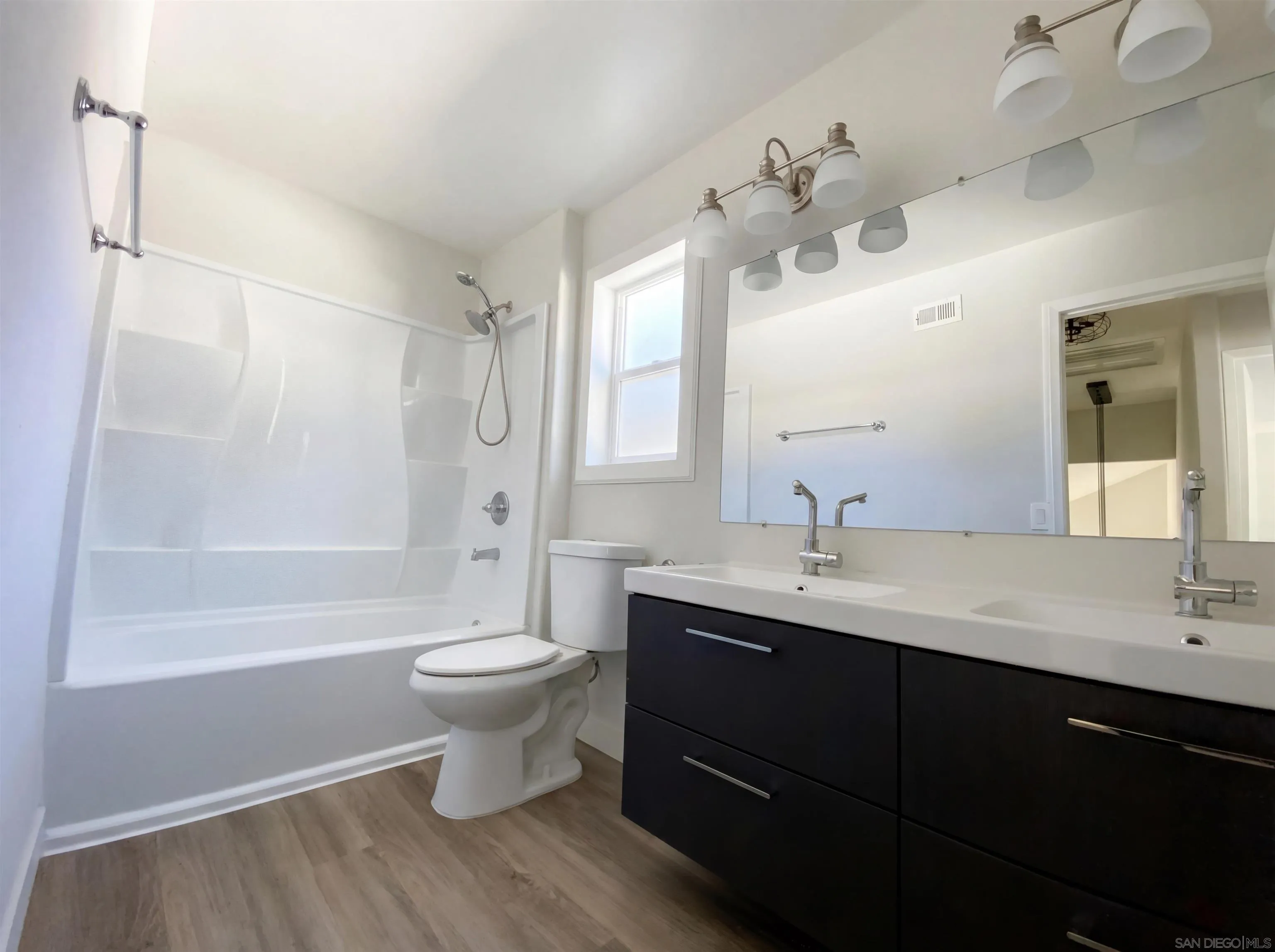 https://cdn.realtyfeed.com/cdn/127/260006979/be0a3cb1b7e31b9141f91b05553f99b7.webp