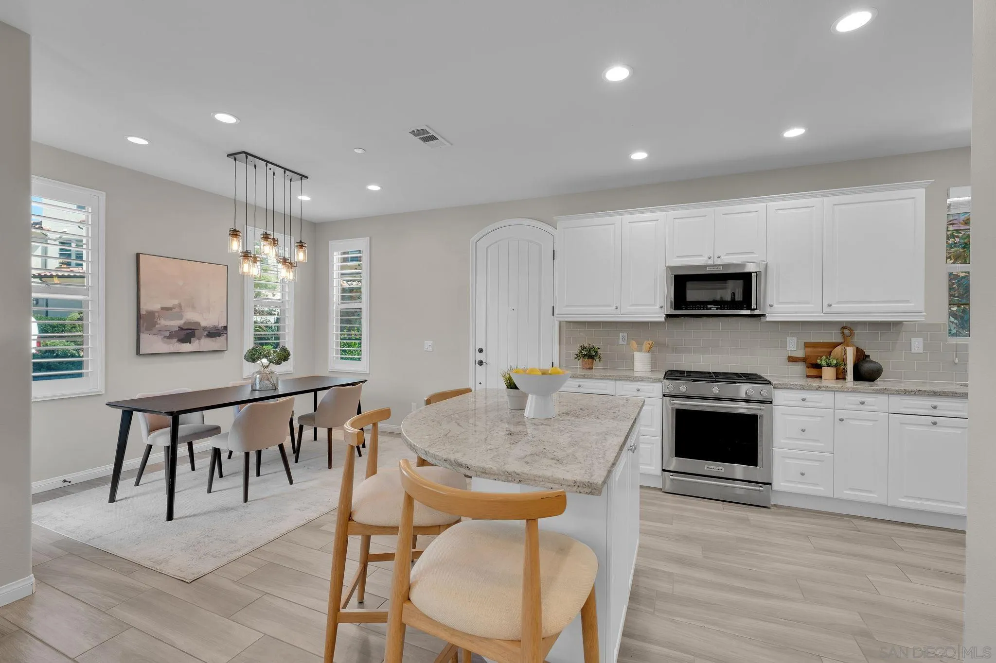 https://cdn.realtyfeed.com/cdn/127/260006980/01ea63f5919de115b891af68b5065c38.webp