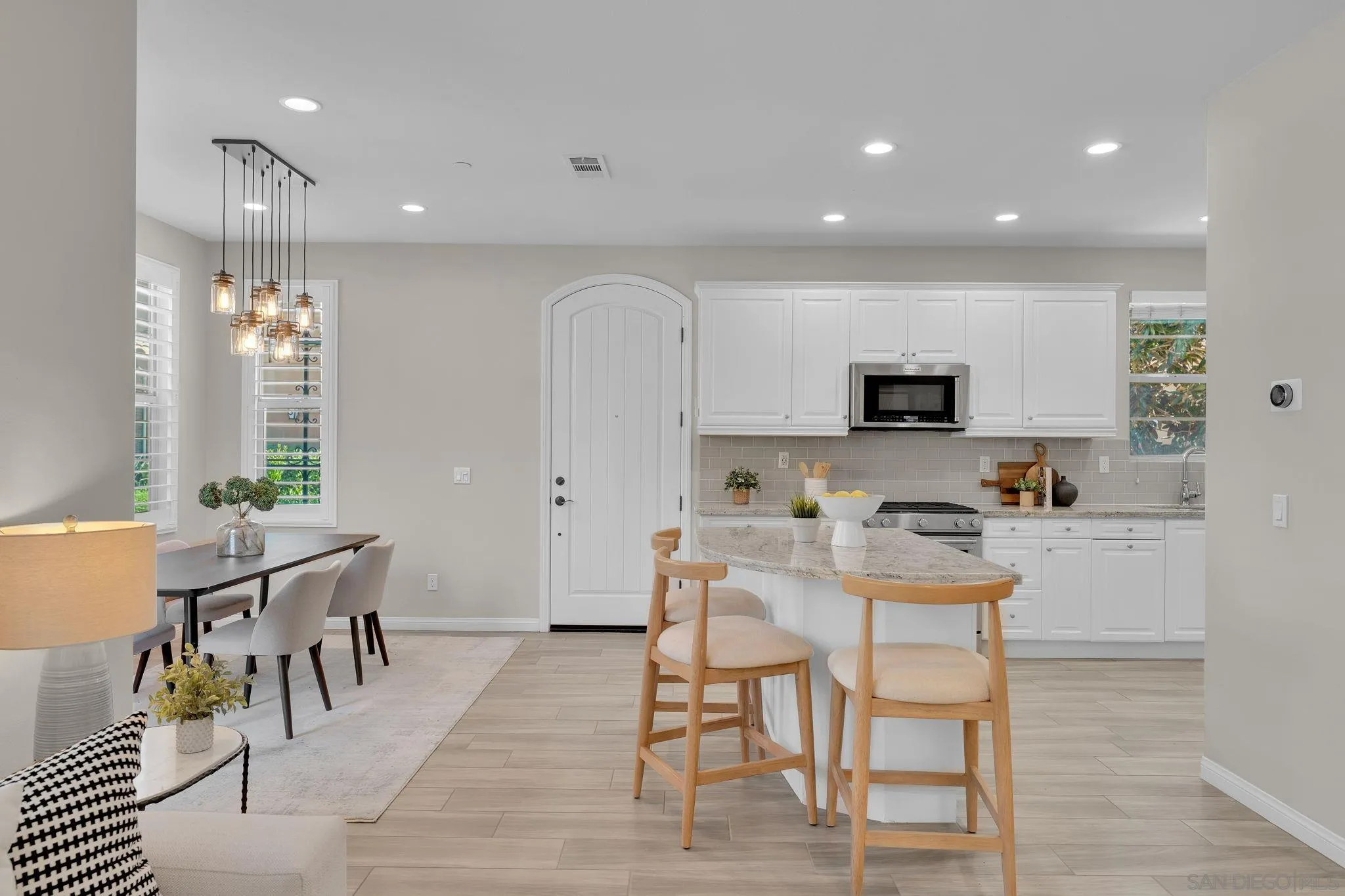 https://cdn.realtyfeed.com/cdn/127/260006980/258b7b6604b1f456cfaabf16ce532452.webp