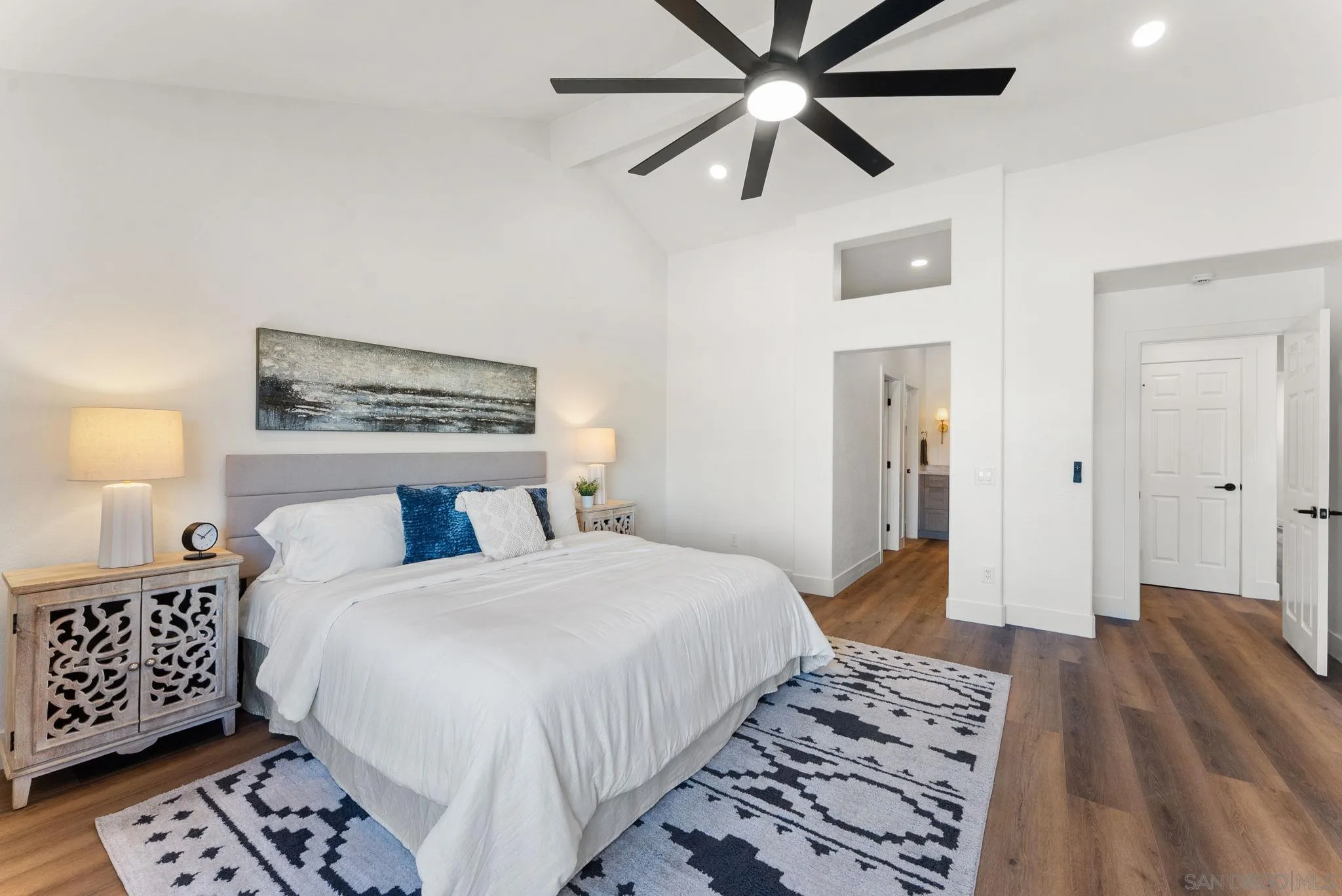 https://cdn.realtyfeed.com/cdn/127/260006981/364c08f4b792da9eeef34423c05fc9c5.webp