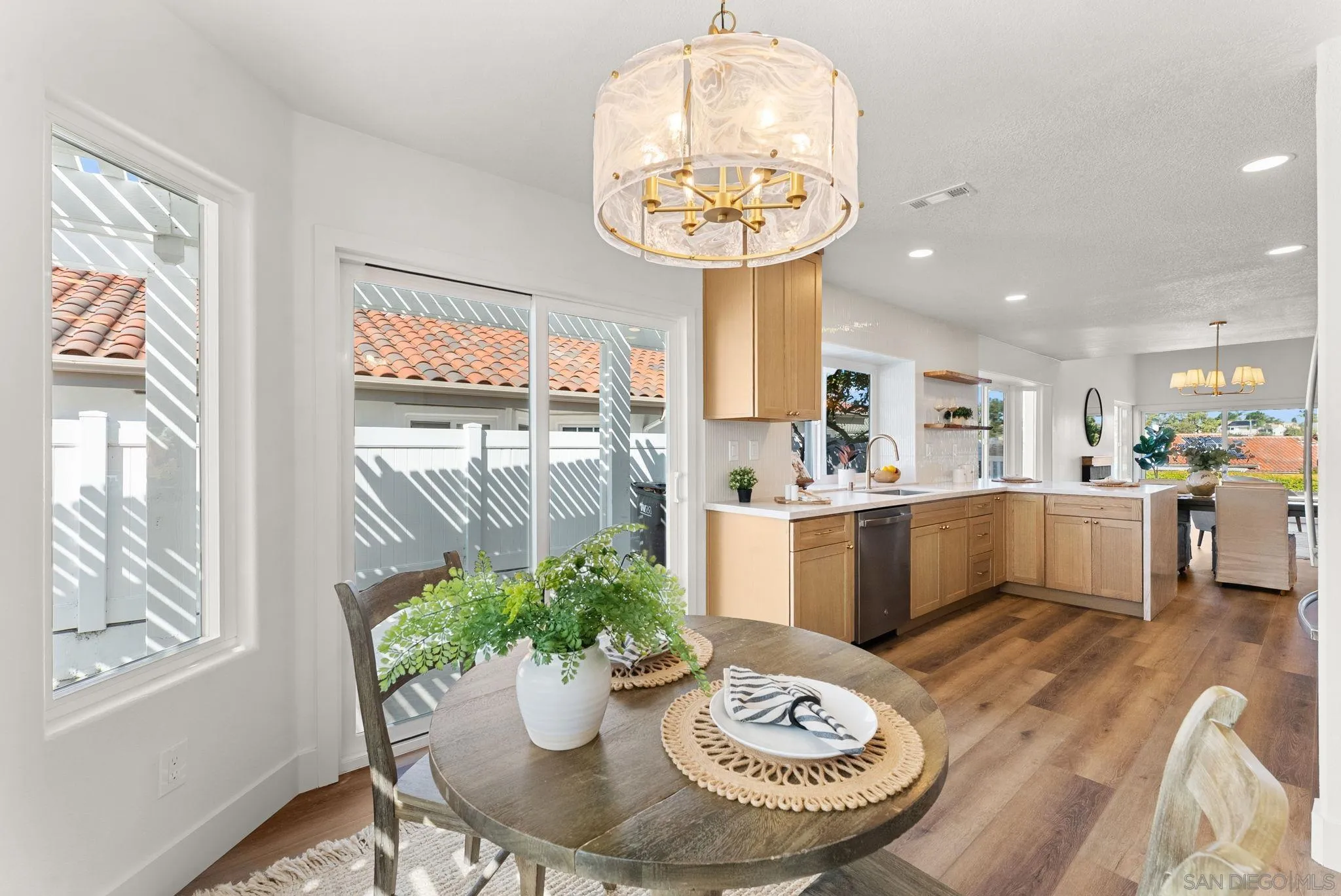 https://cdn.realtyfeed.com/cdn/127/260006981/4bca4a08aca90571d734d6a607089940.webp