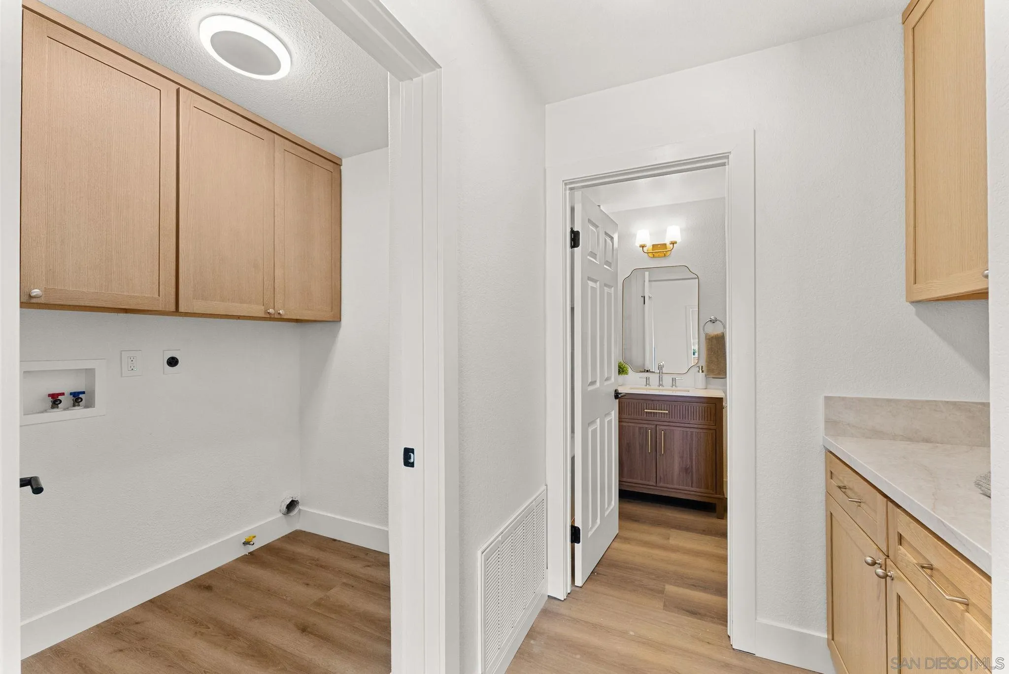 https://cdn.realtyfeed.com/cdn/127/260006981/951901046d66a748c012cba9c06e0dab.webp