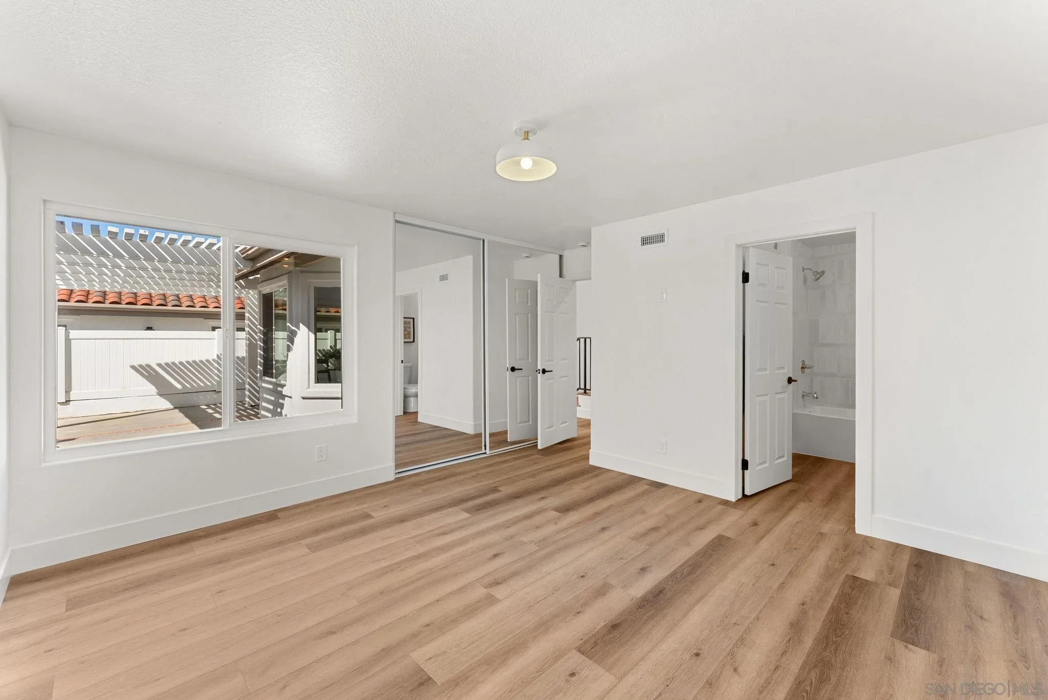 https://cdn.realtyfeed.com/cdn/127/260006981/b2be6e035a09ad216263cae1b38b06b7.webp