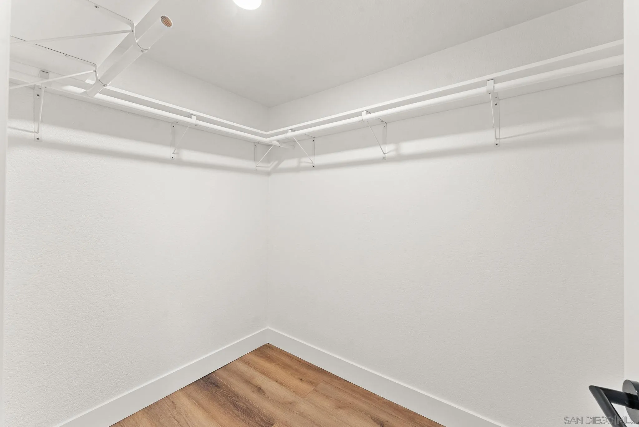 https://cdn.realtyfeed.com/cdn/127/260006981/e53b95719c87b34ddd857dc7e6ae9738.webp