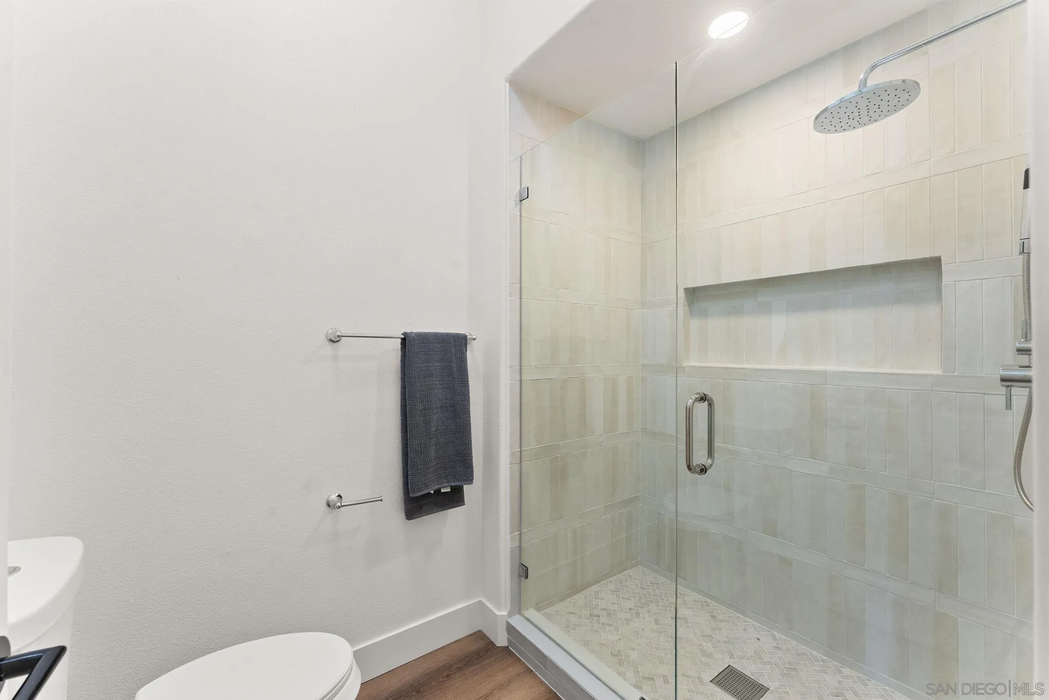 https://cdn.realtyfeed.com/cdn/127/260006981/f4c51595eb242f4340979d6581ae0e3f.webp
