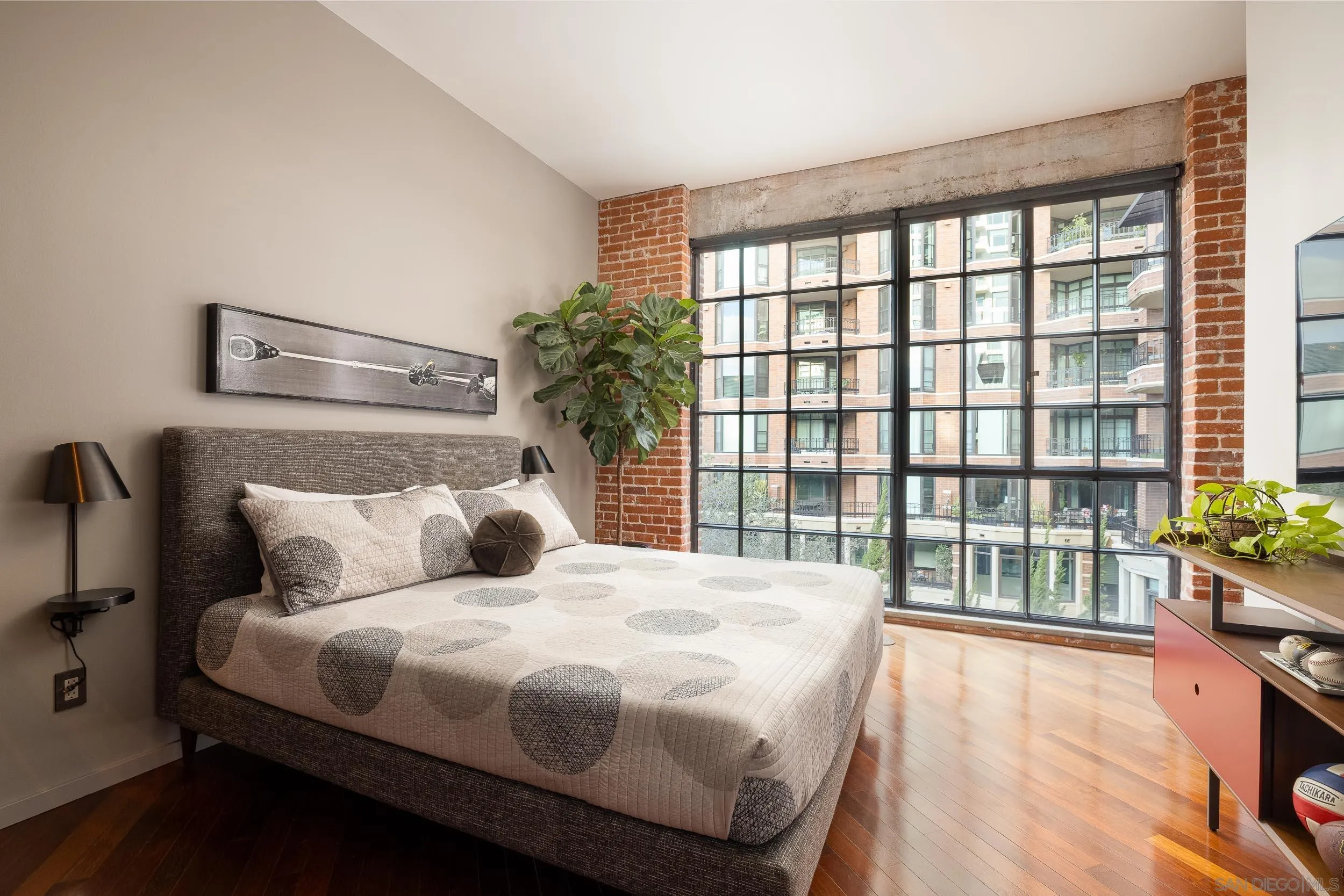 https://cdn.realtyfeed.com/cdn/127/260006983/f56e6c1294515b13f538da6f2ae9f786.webp
