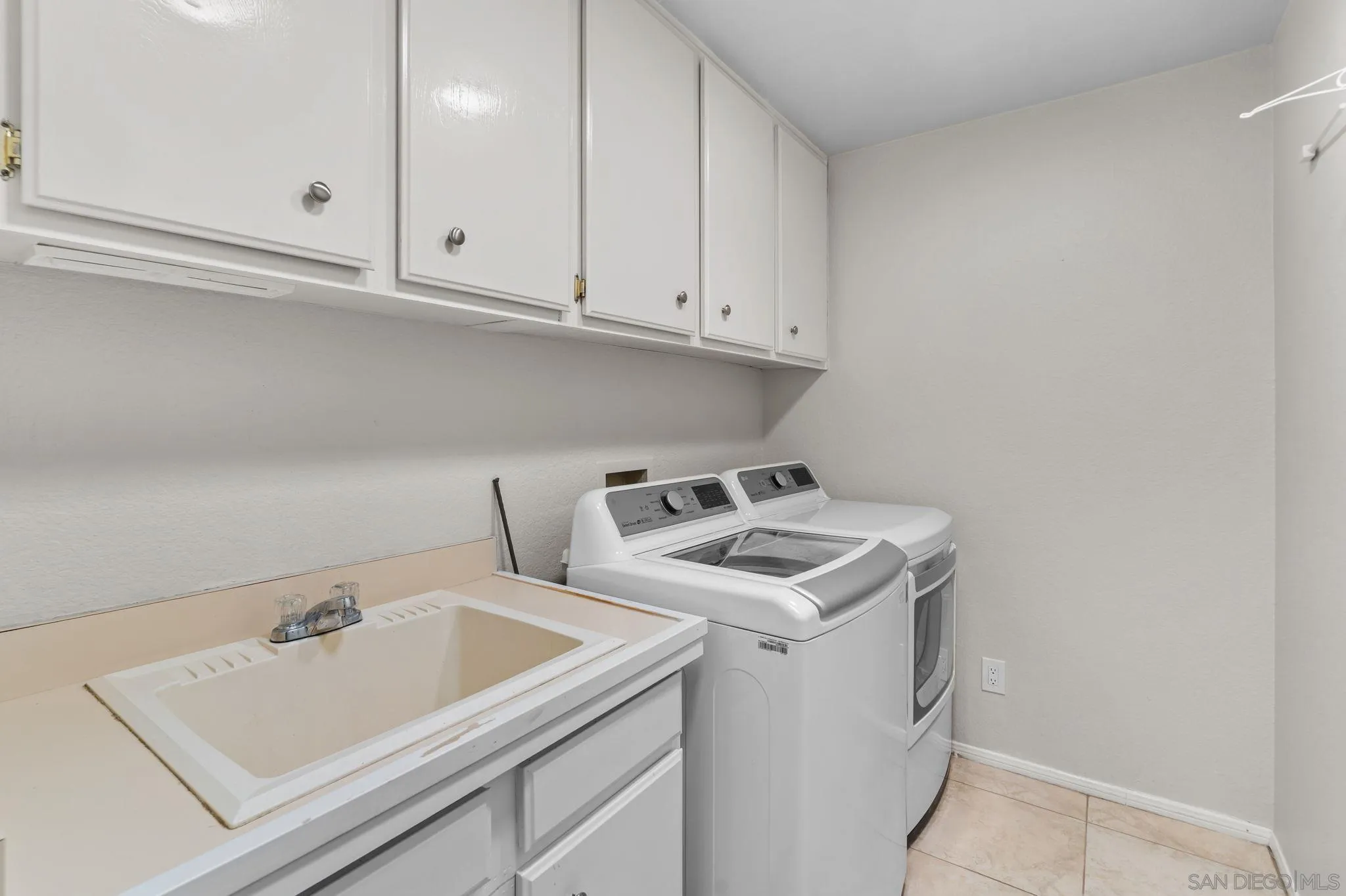 https://cdn.realtyfeed.com/cdn/127/260006984/15be0252f770c0543f8b4bf2ce709a14.webp
