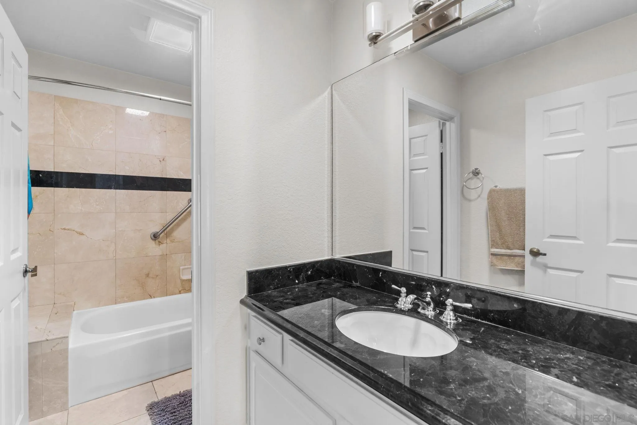 https://cdn.realtyfeed.com/cdn/127/260006984/28afc1feb3da68faafbe3073dfb338ab.webp