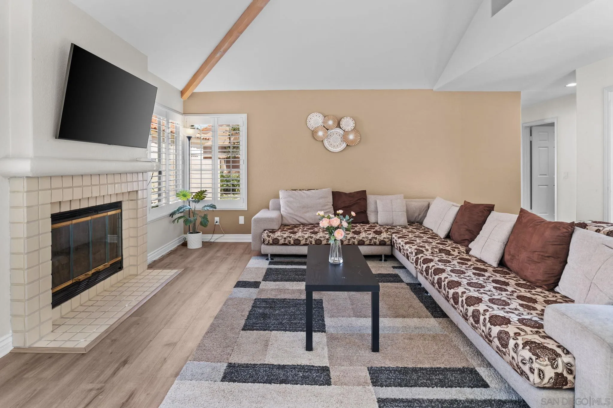 https://cdn.realtyfeed.com/cdn/127/260006984/b0d06eb34584ed11d19decab90dc4bcf.webp