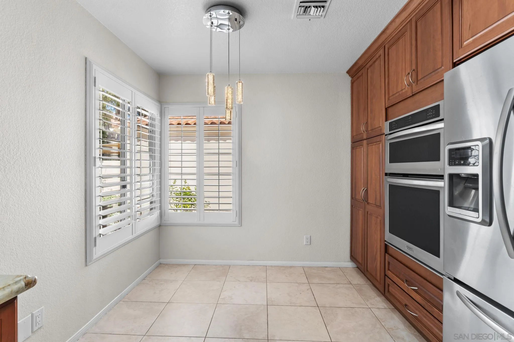 https://cdn.realtyfeed.com/cdn/127/260006984/e41edbd9538e2052937f8c0f7b3e1b80.webp