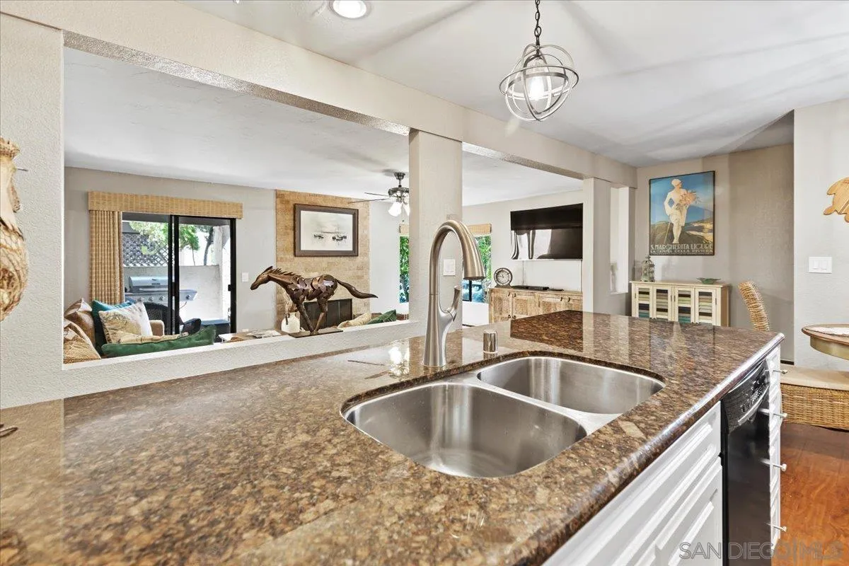https://cdn.realtyfeed.com/cdn/127/260006996/7cfb5272d2be018586215b7983880174.webp