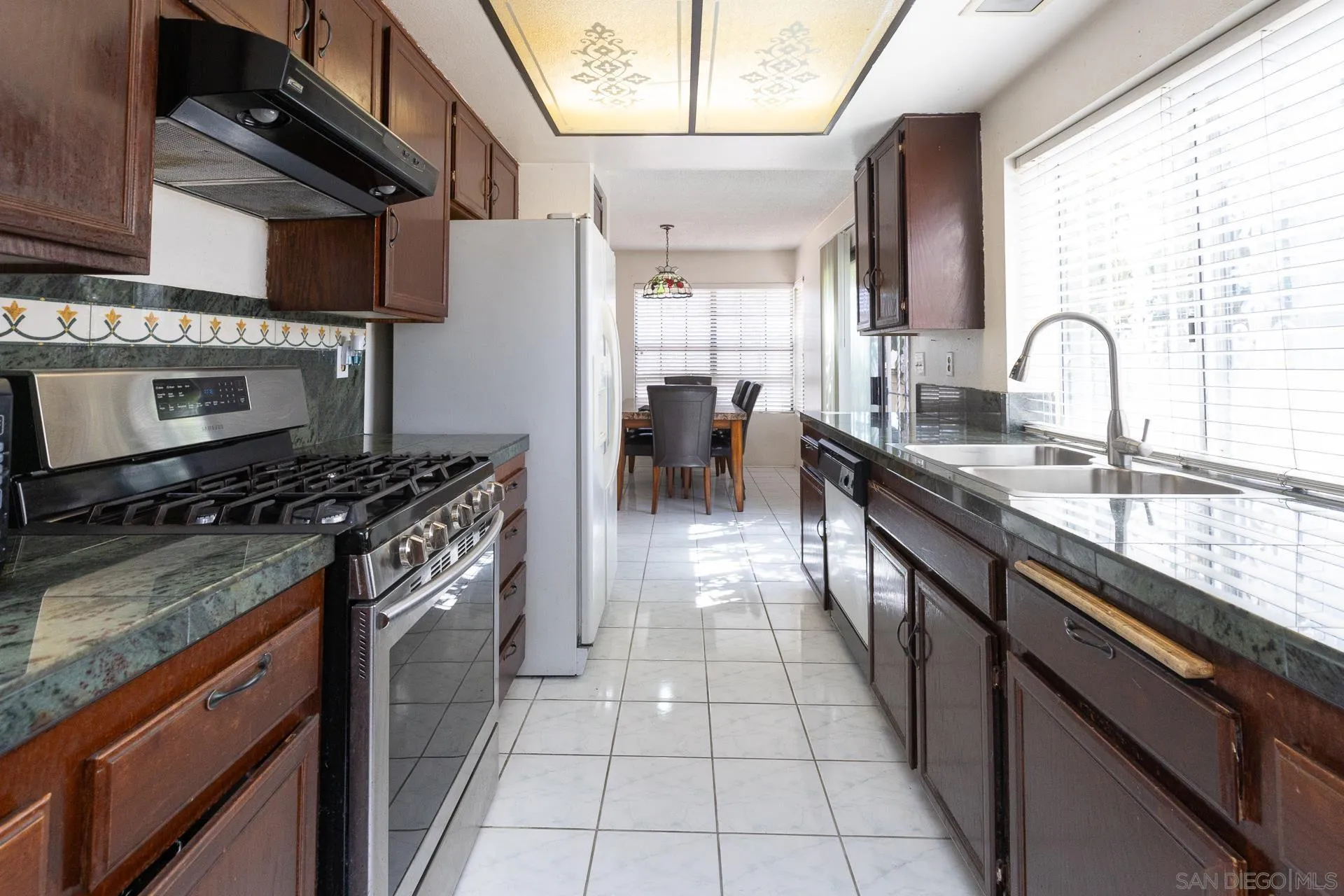 https://cdn.realtyfeed.com/cdn/127/260007002/1a66a37294927539021133d8ff63e0d5.webp