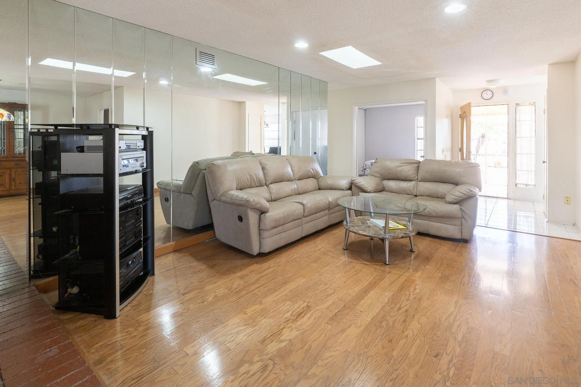 https://cdn.realtyfeed.com/cdn/127/260007002/97e8e0d4363c4e821d11c690596a4964.webp