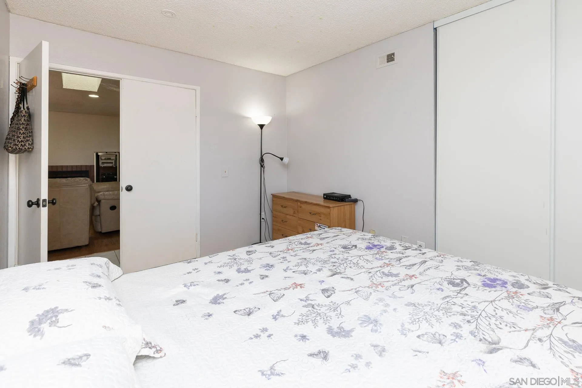https://cdn.realtyfeed.com/cdn/127/260007002/b9f5e85d731ca571adf84954233f917c.webp