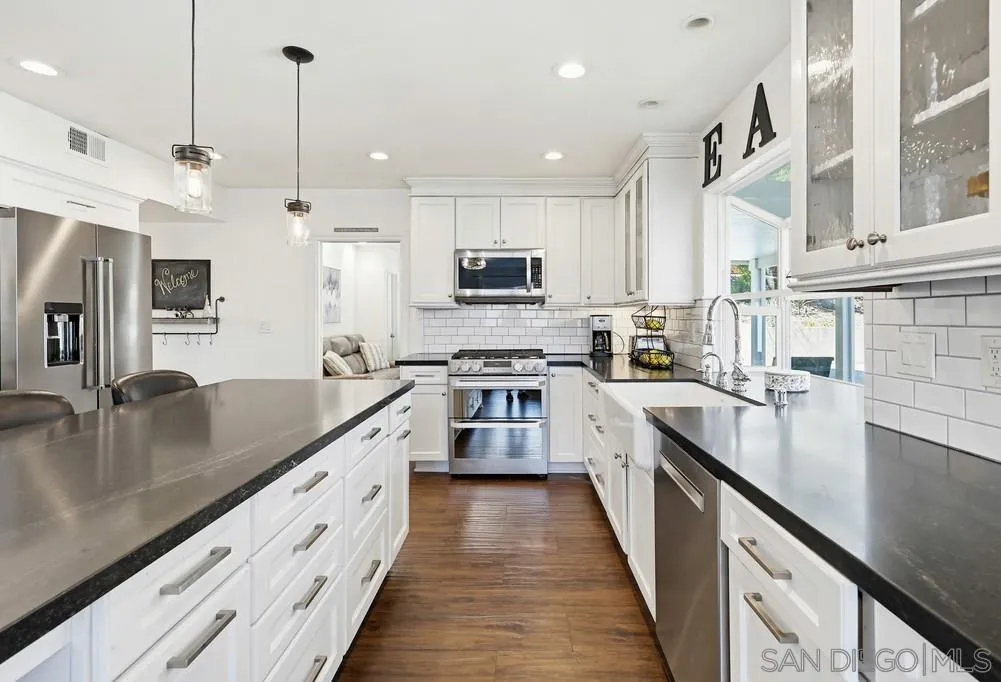 https://cdn.realtyfeed.com/cdn/127/260007003/97aa94c7826b8aa2e77808c57a9258c7.webp