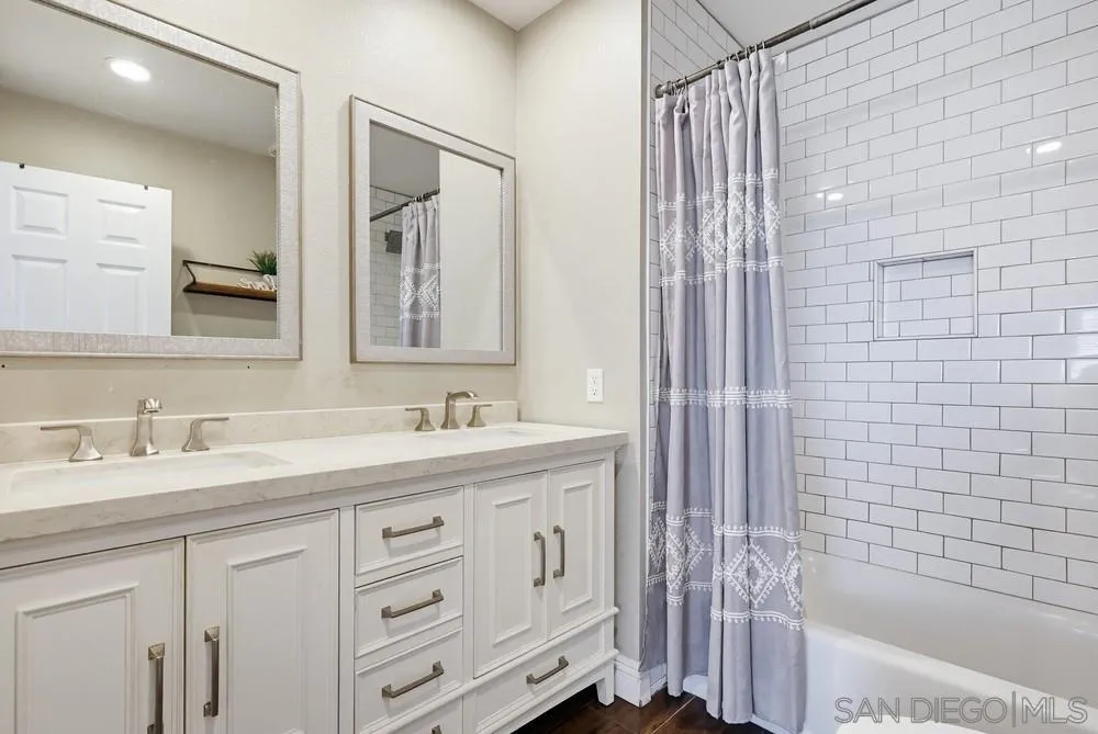 https://cdn.realtyfeed.com/cdn/127/260007003/e4b666d05a0f47f819863140a07ea29e.webp