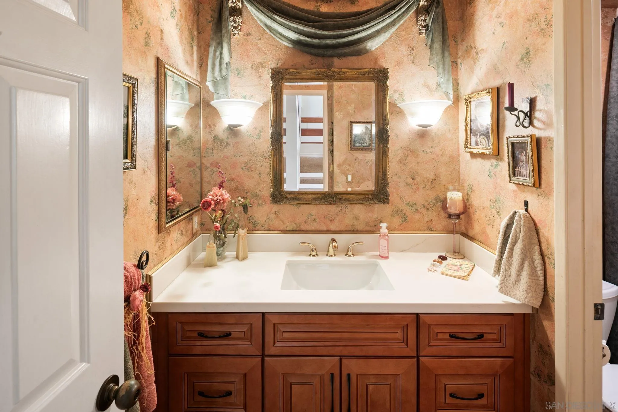 https://cdn.realtyfeed.com/cdn/127/260007011/0c567cbe2bc38bd1a5abd24defb51f19.webp