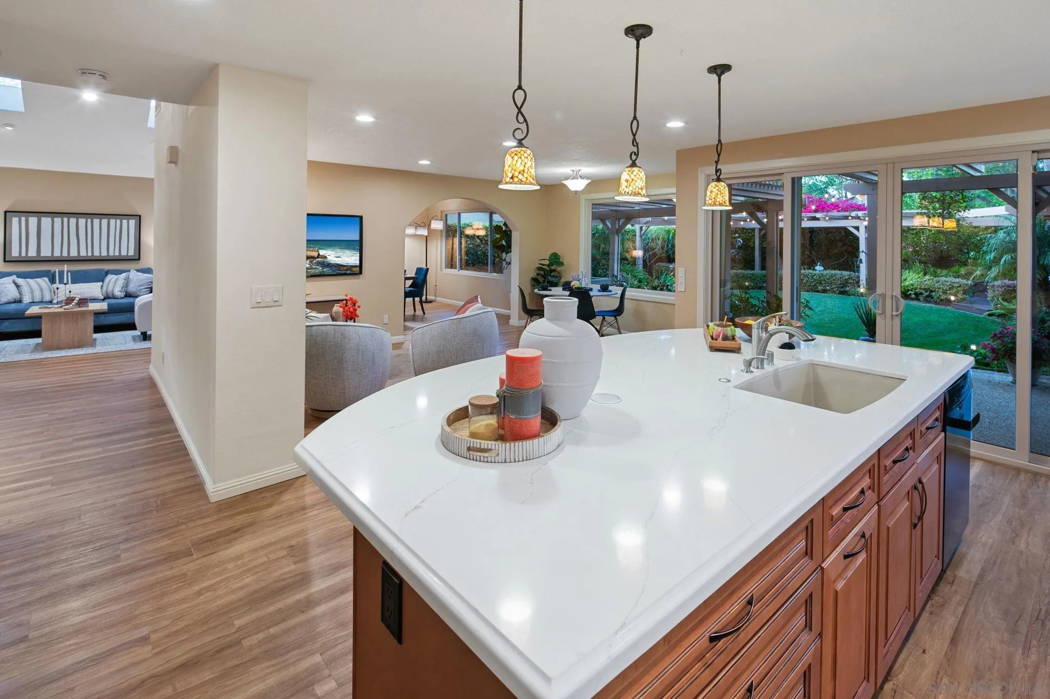 https://cdn.realtyfeed.com/cdn/127/260007011/44f76bc5d04a3a6e29fb1390383b7776.webp