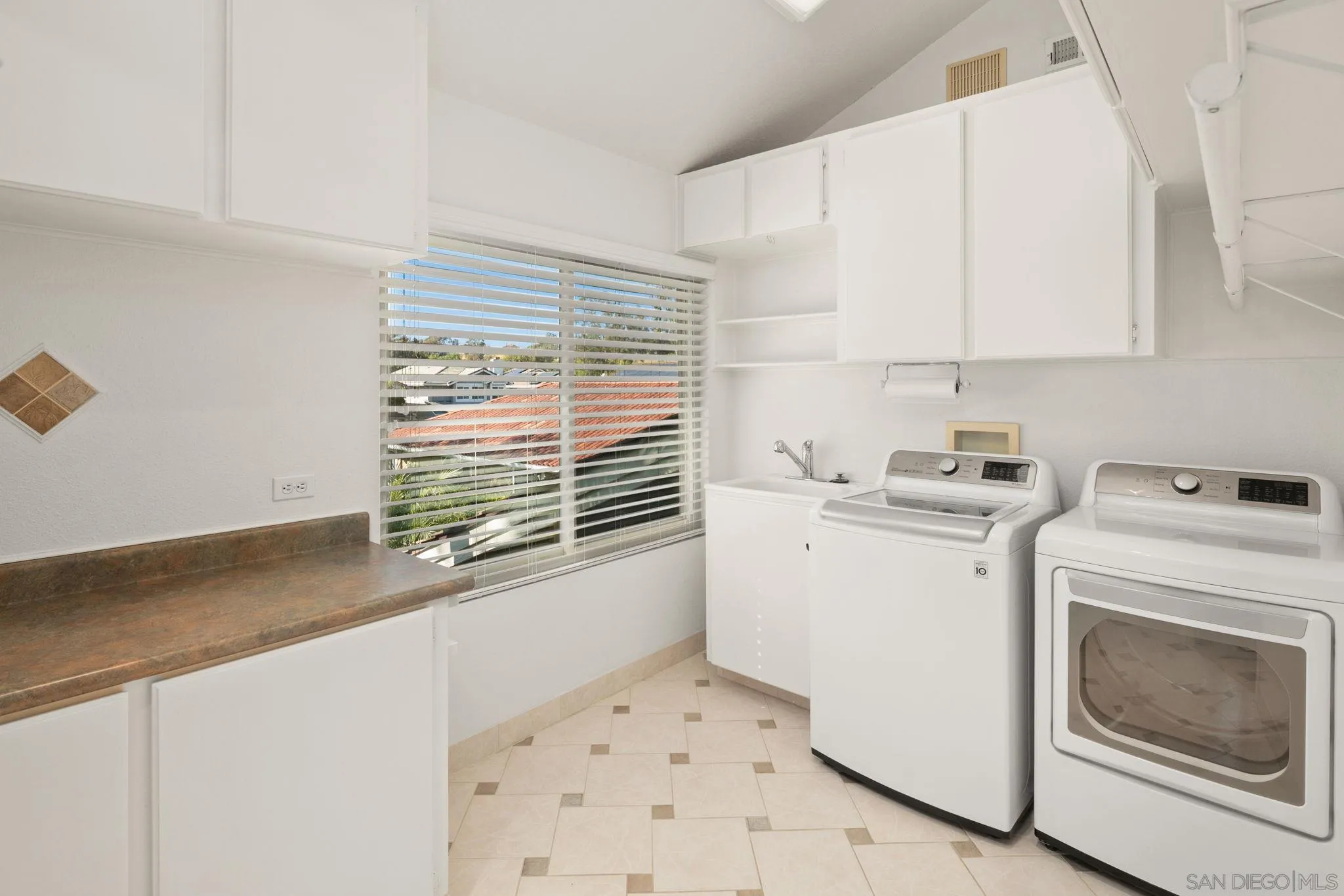 https://cdn.realtyfeed.com/cdn/127/260007011/a3623563696f7699f9327db0d4881600.webp