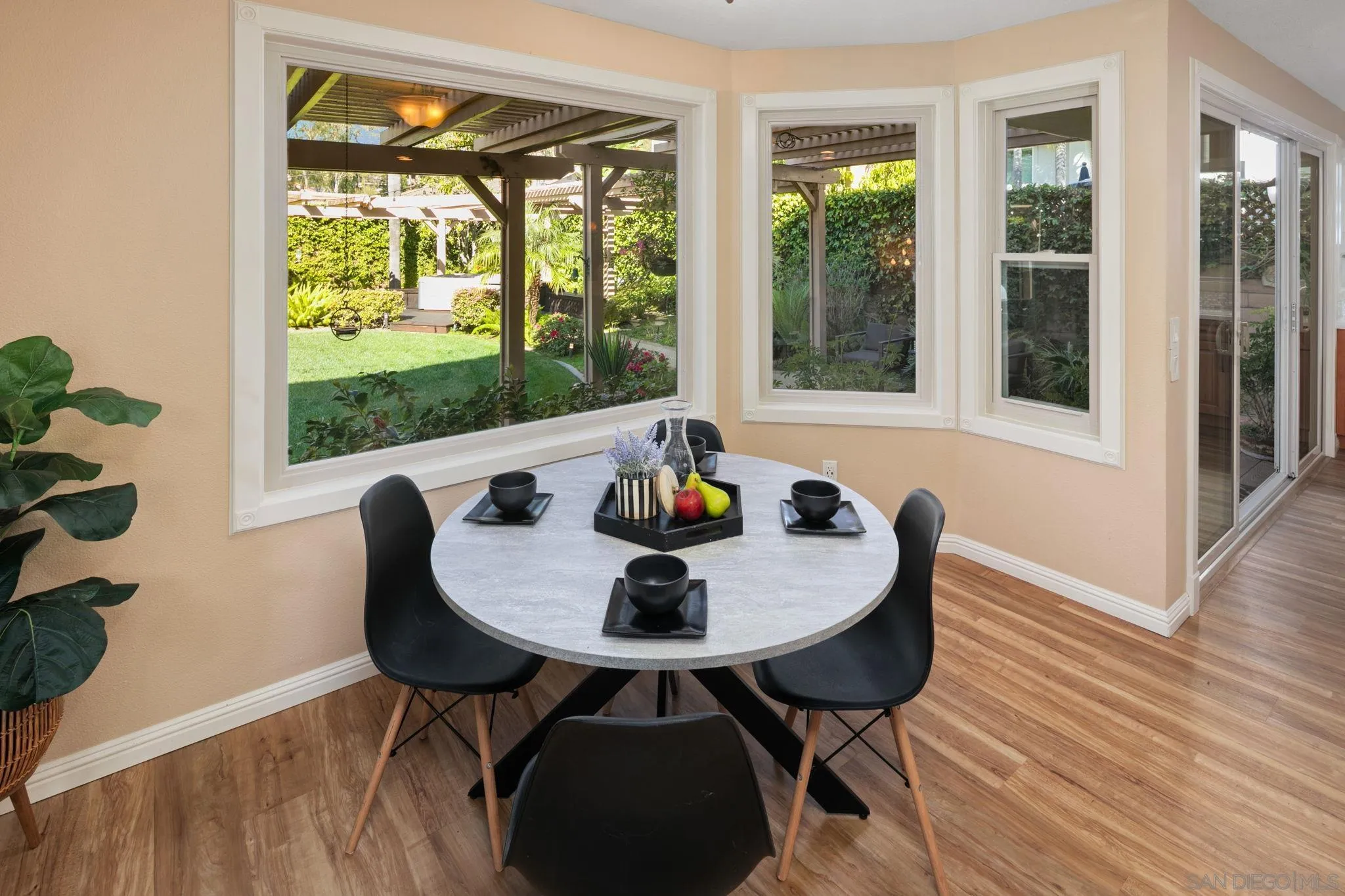 https://cdn.realtyfeed.com/cdn/127/260007011/aa850a03f4a1c4eb0a2e72e8c50cfac0.webp