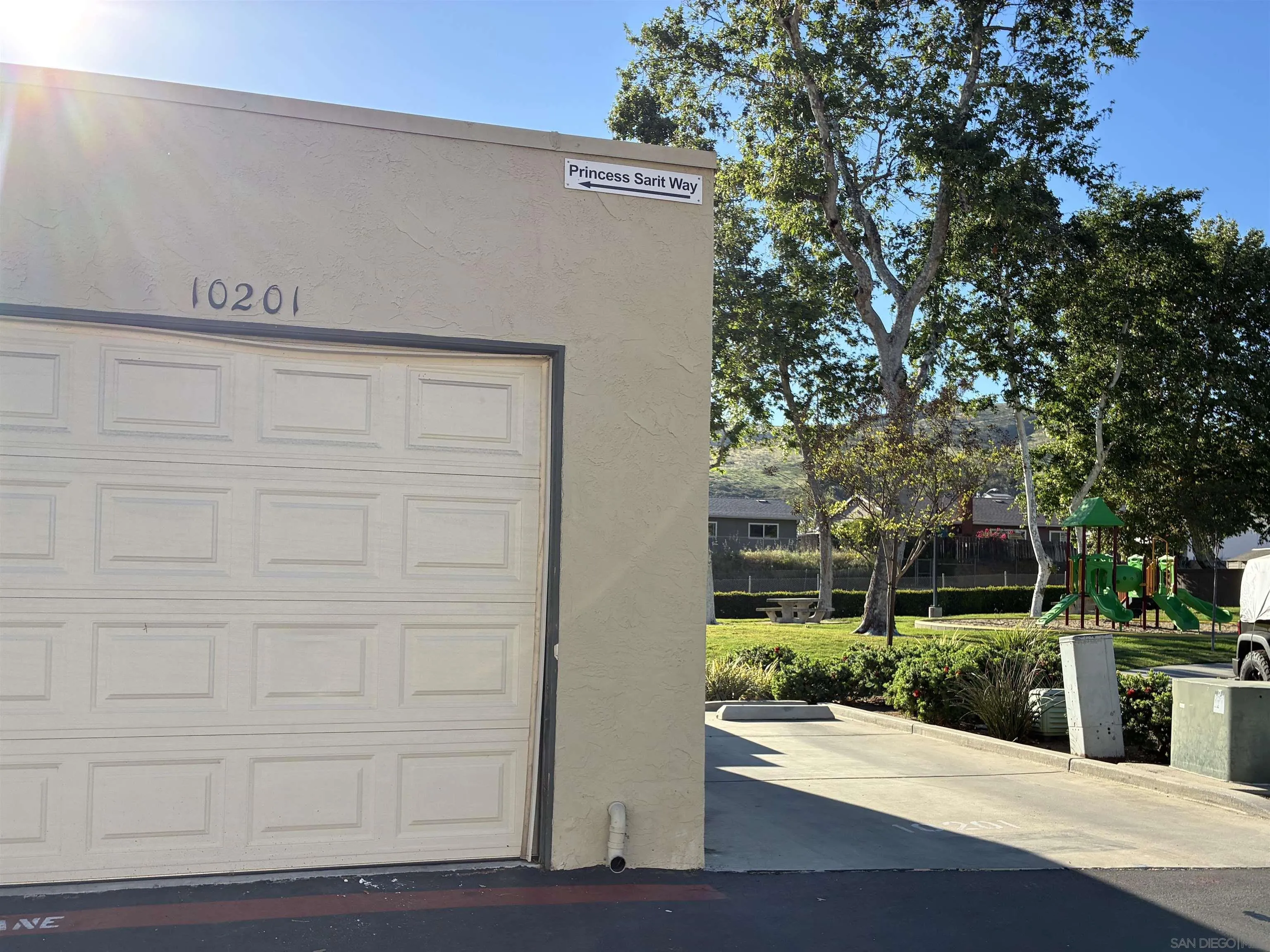 https://cdn.realtyfeed.com/cdn/127/260007018/2c54b057864836e101ab66fa7d8ef868.webp