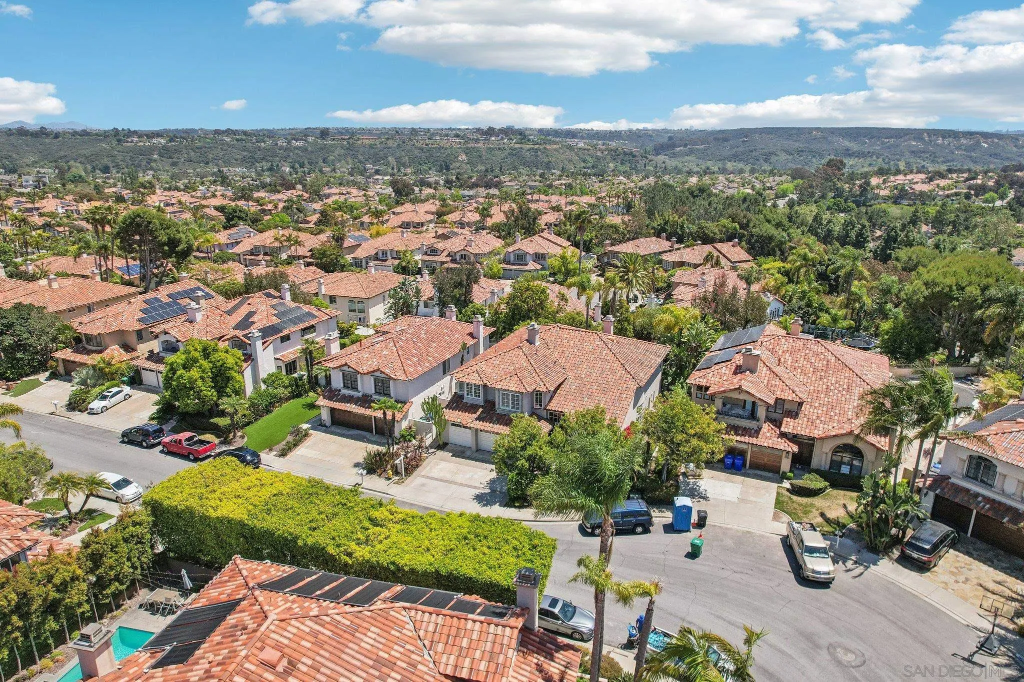 https://cdn.realtyfeed.com/cdn/127/260007023/4d76ef4f9bba55c7dde341afb39551f8.webp
