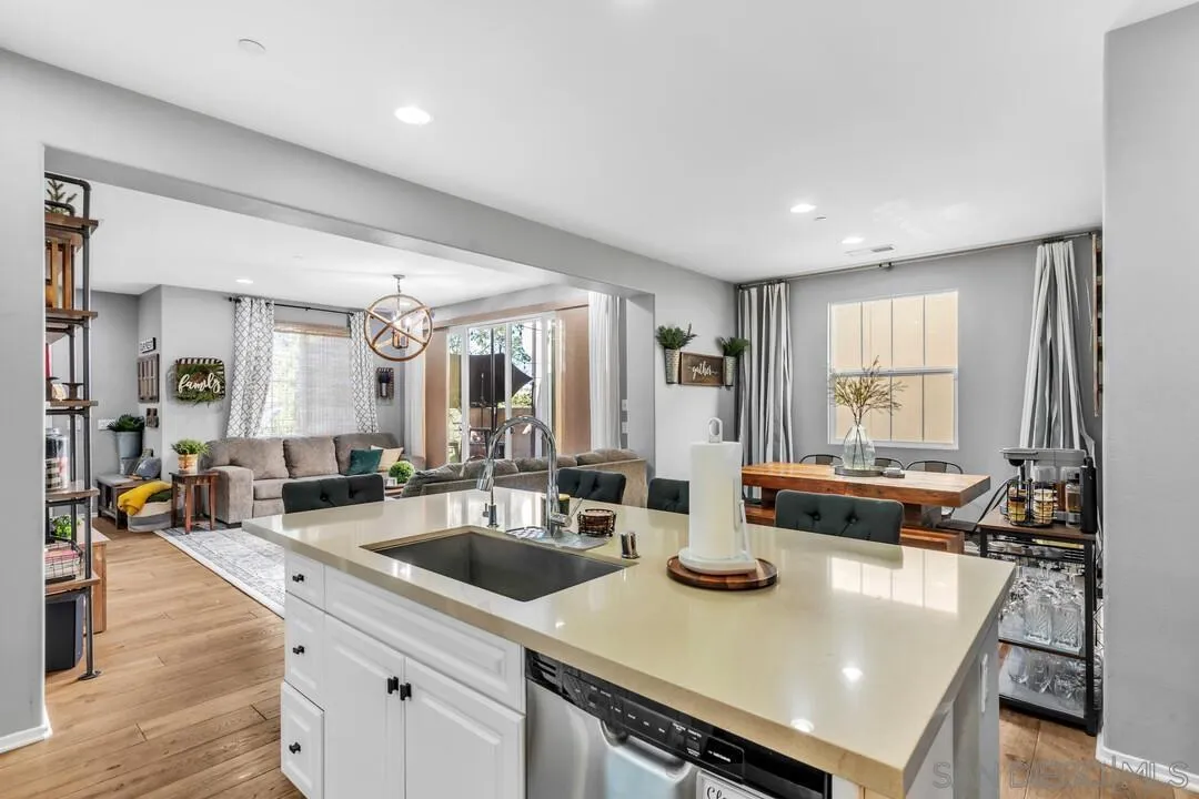 https://cdn.realtyfeed.com/cdn/127/260007029/f851e081062fcc5e9eb26b4763eda359.webp