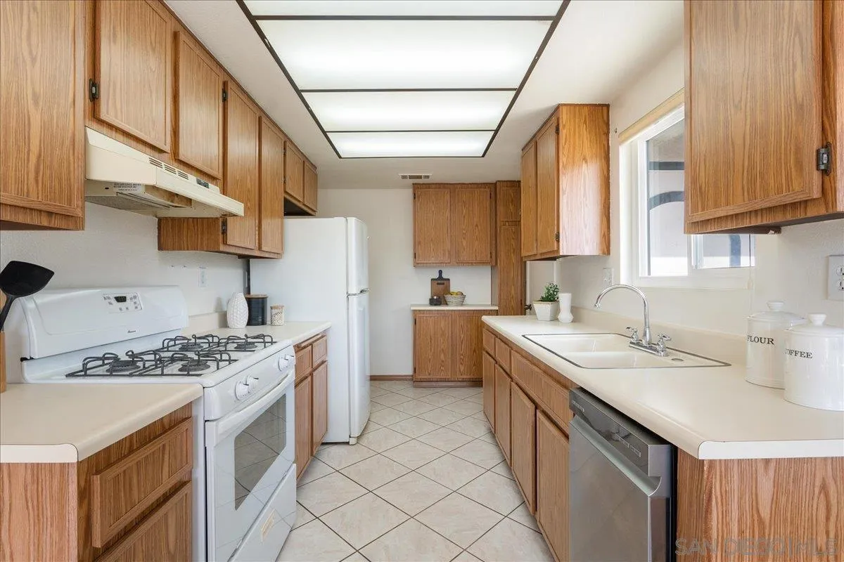 Photo #8: 260007033 Listing: Photo #8