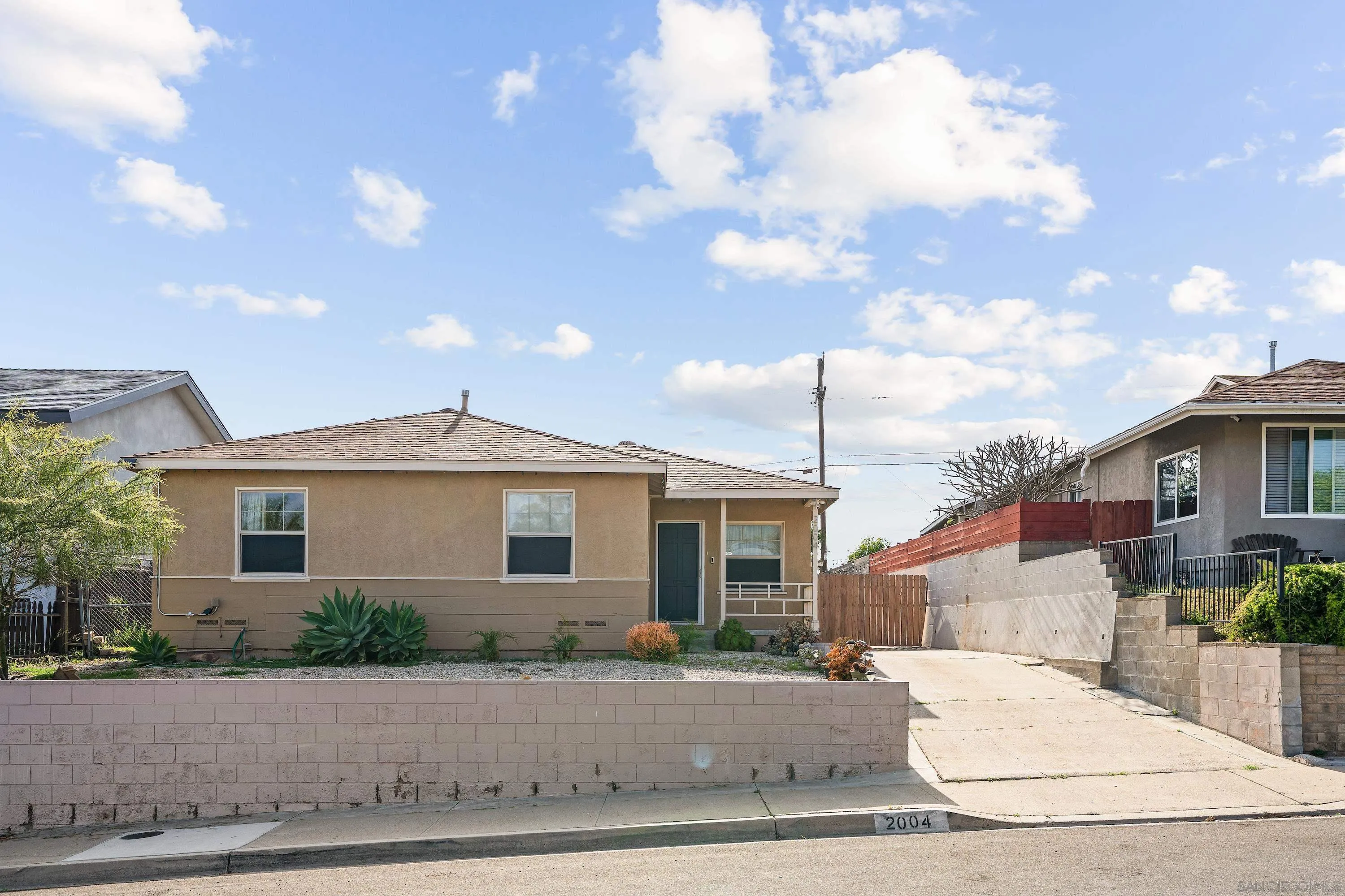 https://cdn.realtyfeed.com/cdn/127/260007037/0b80b396074400c0880b3f62d7f52681.webp
