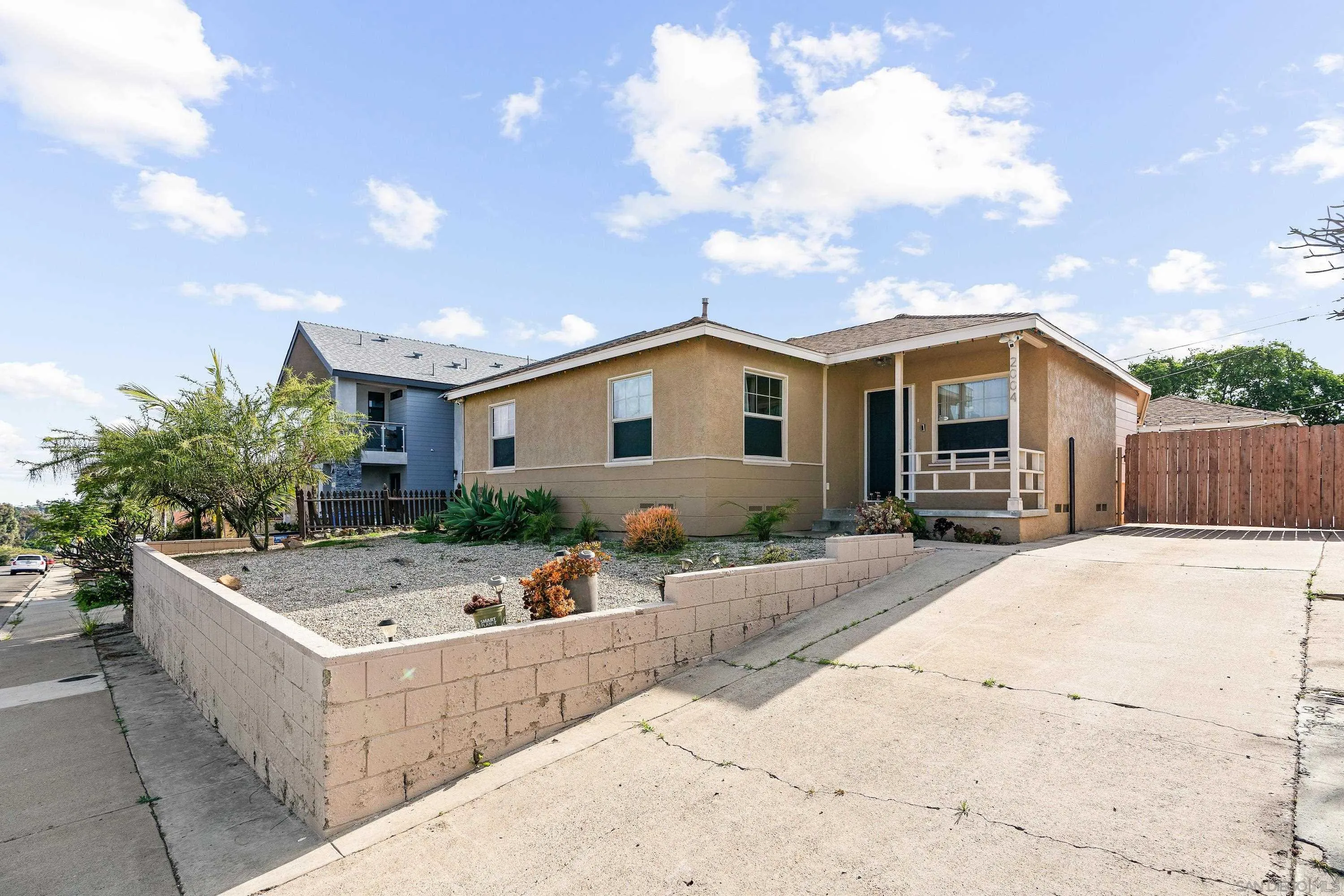 https://cdn.realtyfeed.com/cdn/127/260007037/327e987241e5db4f389440d1b41b5e8b.webp