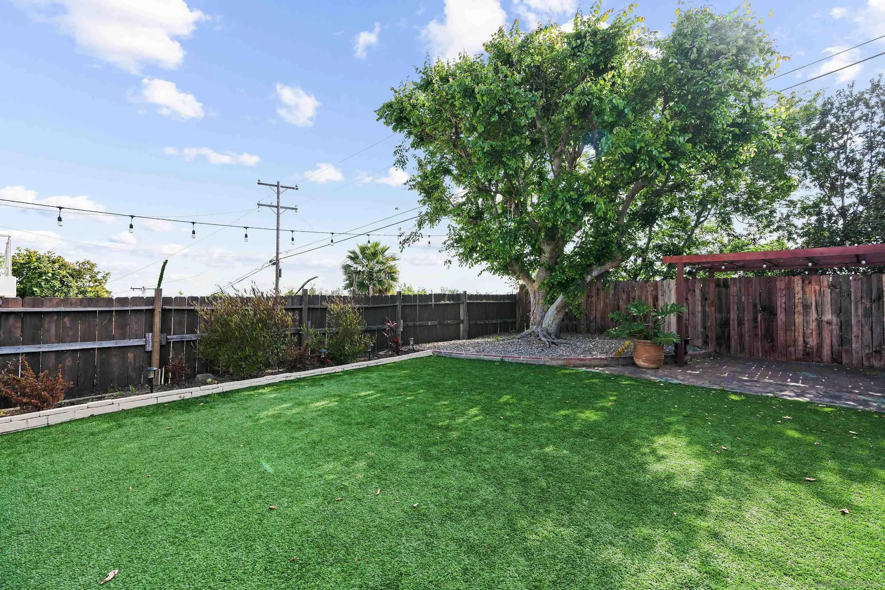 https://cdn.realtyfeed.com/cdn/127/260007037/6ddf8db65cf65f92189be76b82f52d88.webp