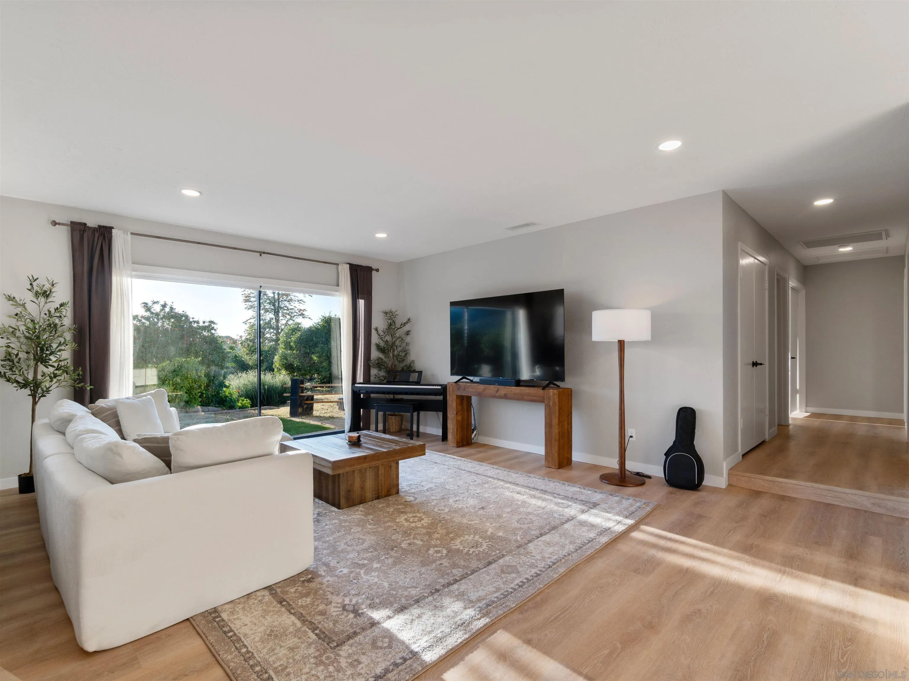 https://cdn.realtyfeed.com/cdn/127/260007040/70d13c3607260c523540a753c94df84f.webp