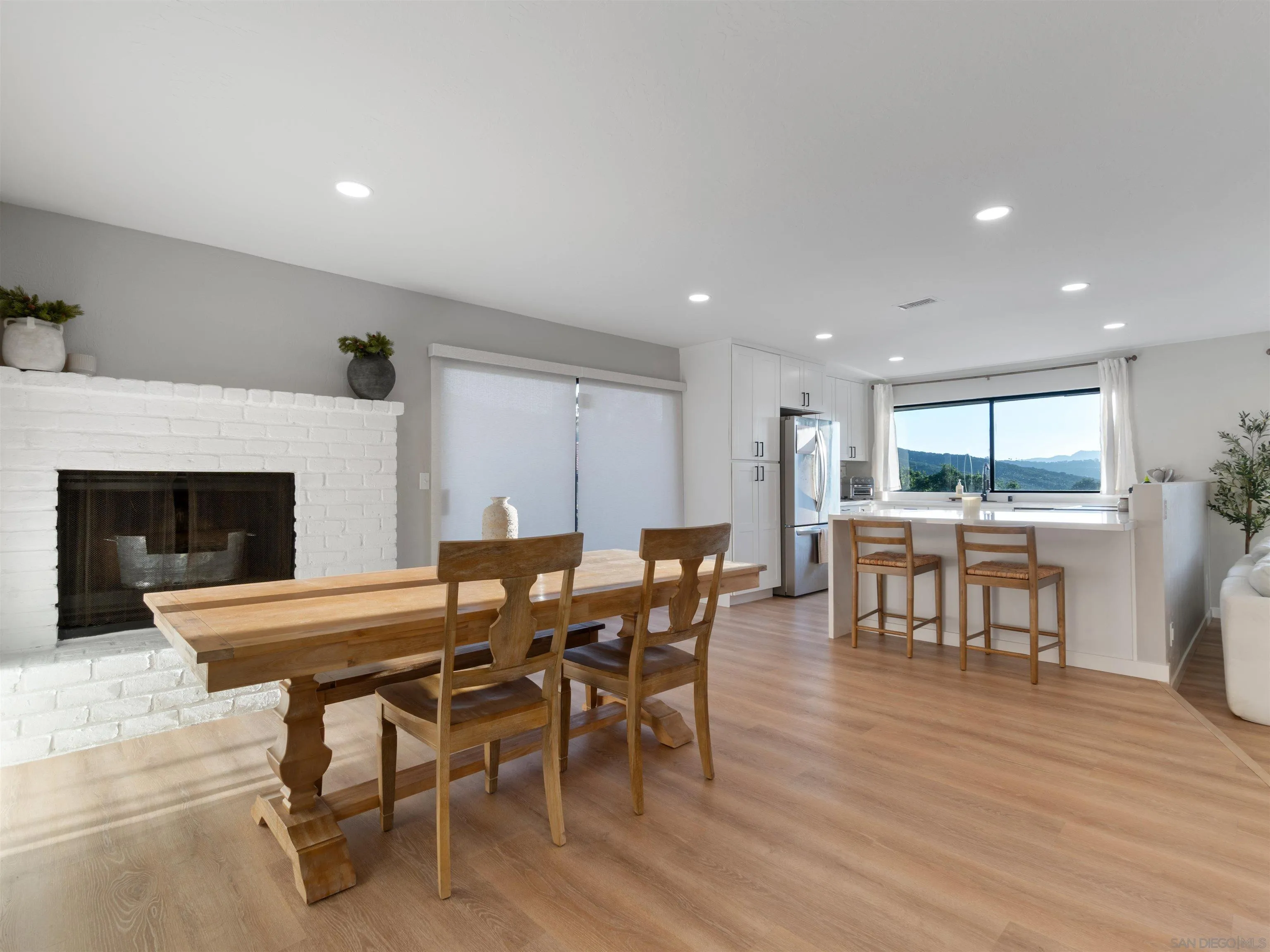 https://cdn.realtyfeed.com/cdn/127/260007040/b8a11d9a5083a483cb260cf2629f01f0.webp