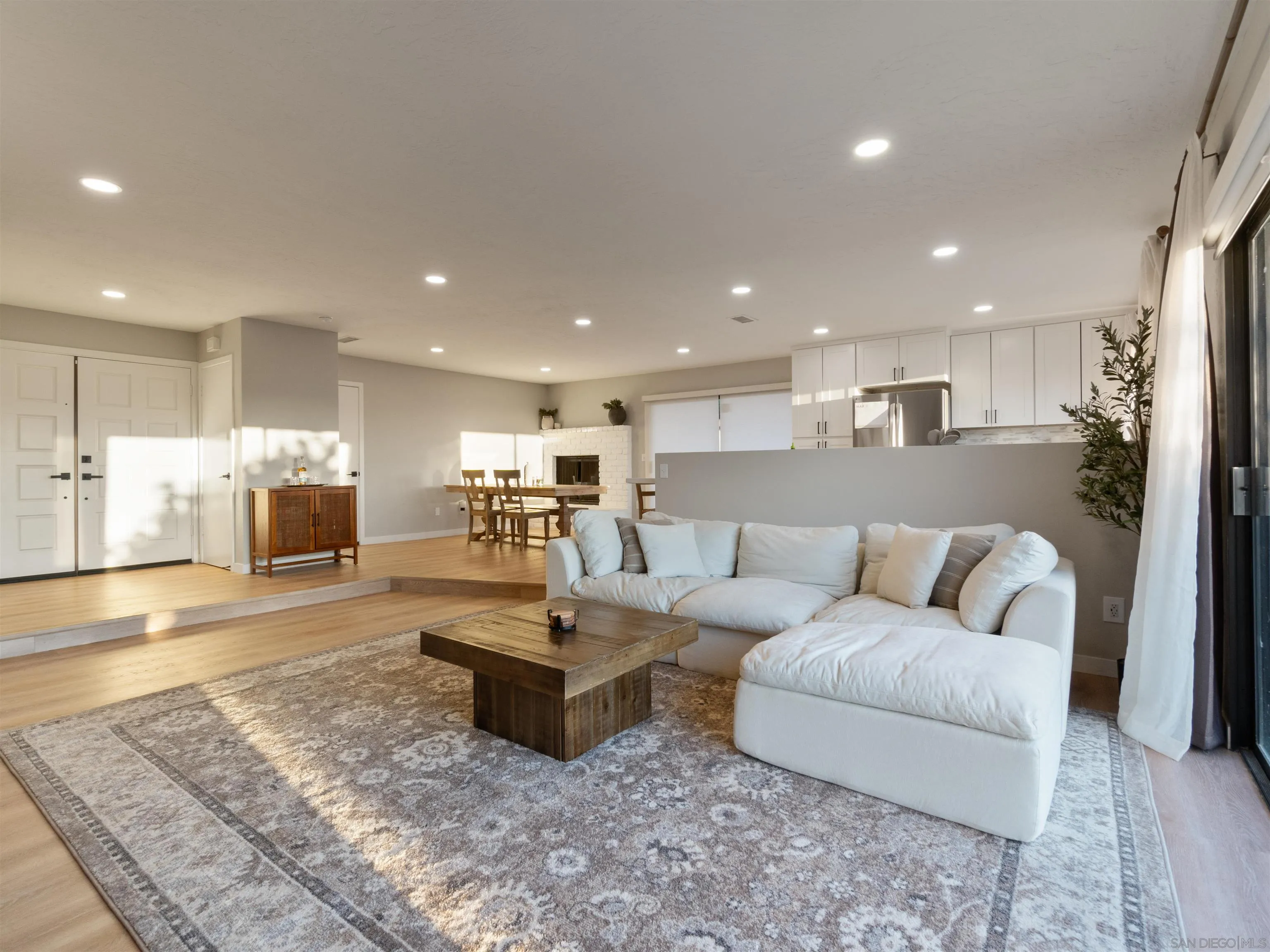 https://cdn.realtyfeed.com/cdn/127/260007040/e1d31f5154b7c4b02bbe5c28090fc23b.webp