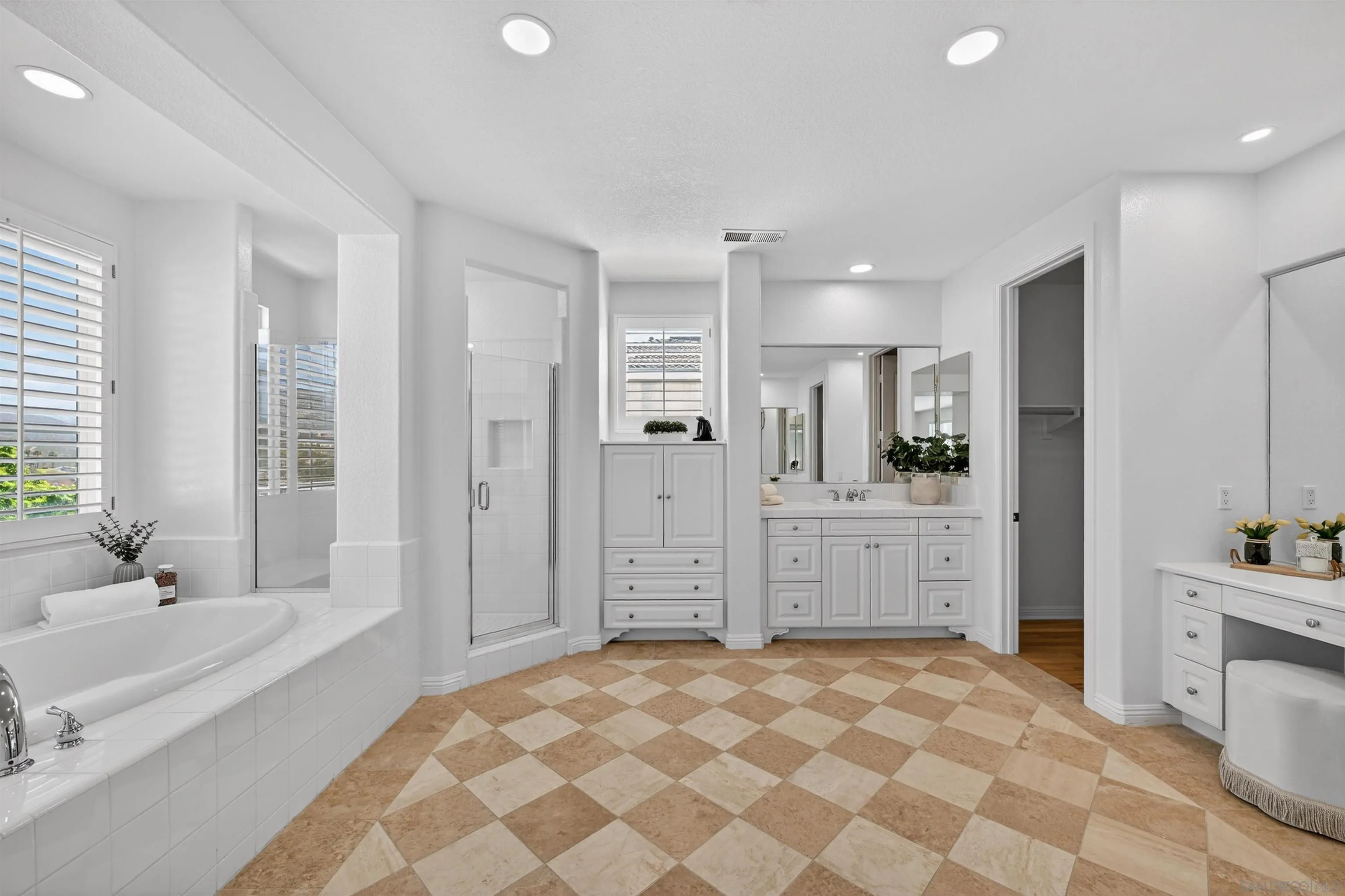 https://cdn.realtyfeed.com/cdn/127/260007042/67f6420a4878a74545325aad3fa4ac74.webp